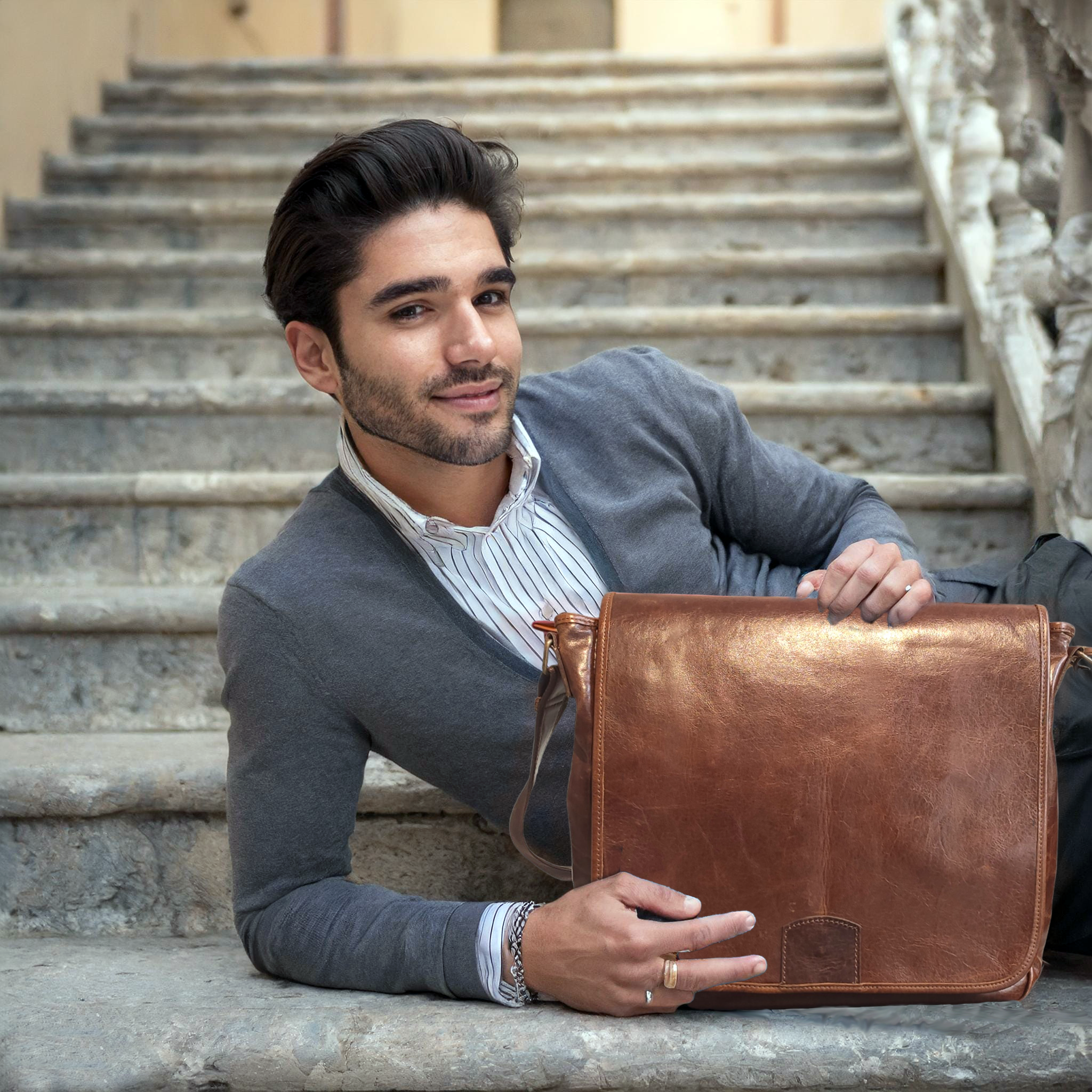 Pelletteria Pelle Nuda Milano, Artigianato Italiano, Tracolle uomo, negozio borse , vera pelle