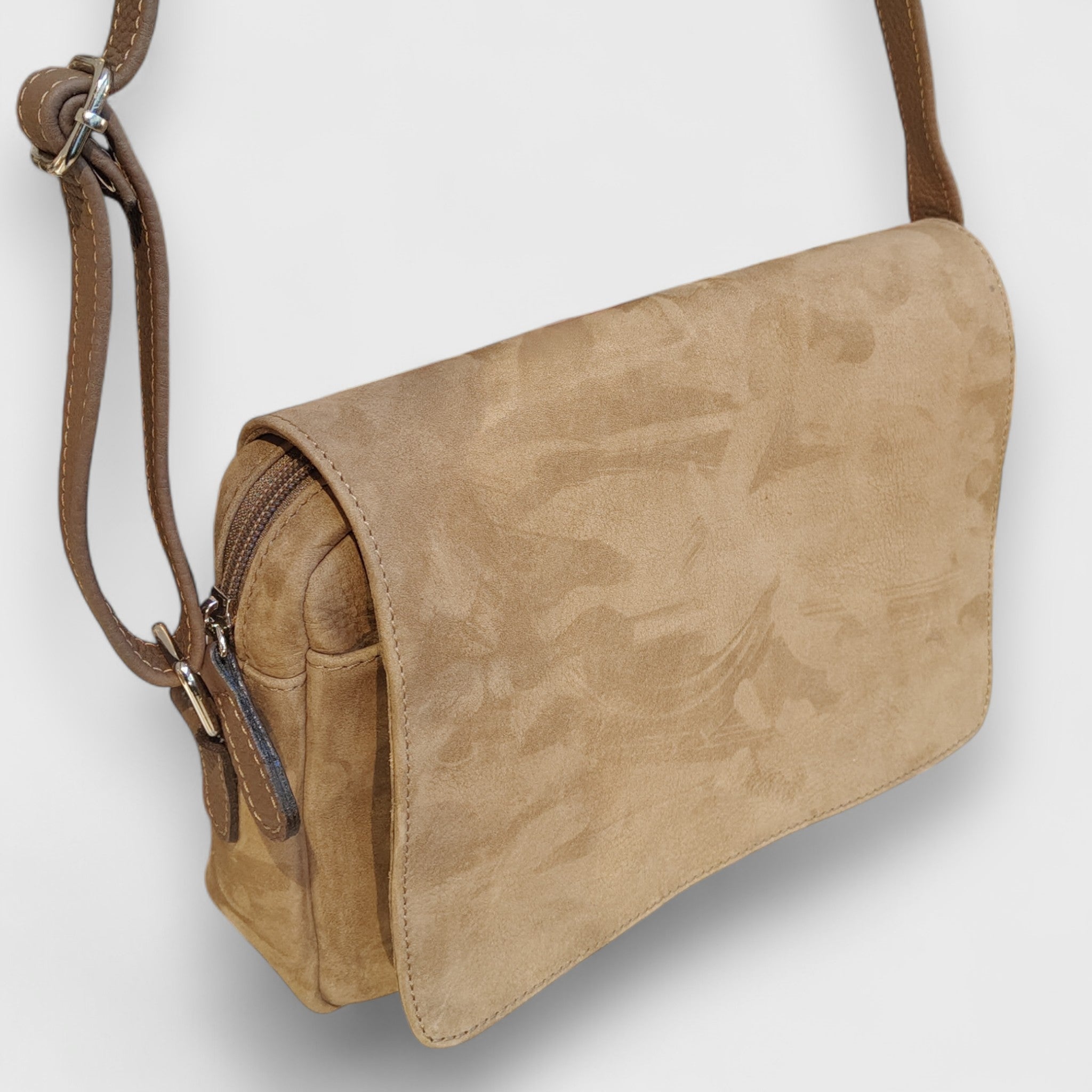 Pelletteria Pelle Nuda Milano, Artigianato Italiano, Vera pelle, Negozio borse donna, Aida marrone nabuk