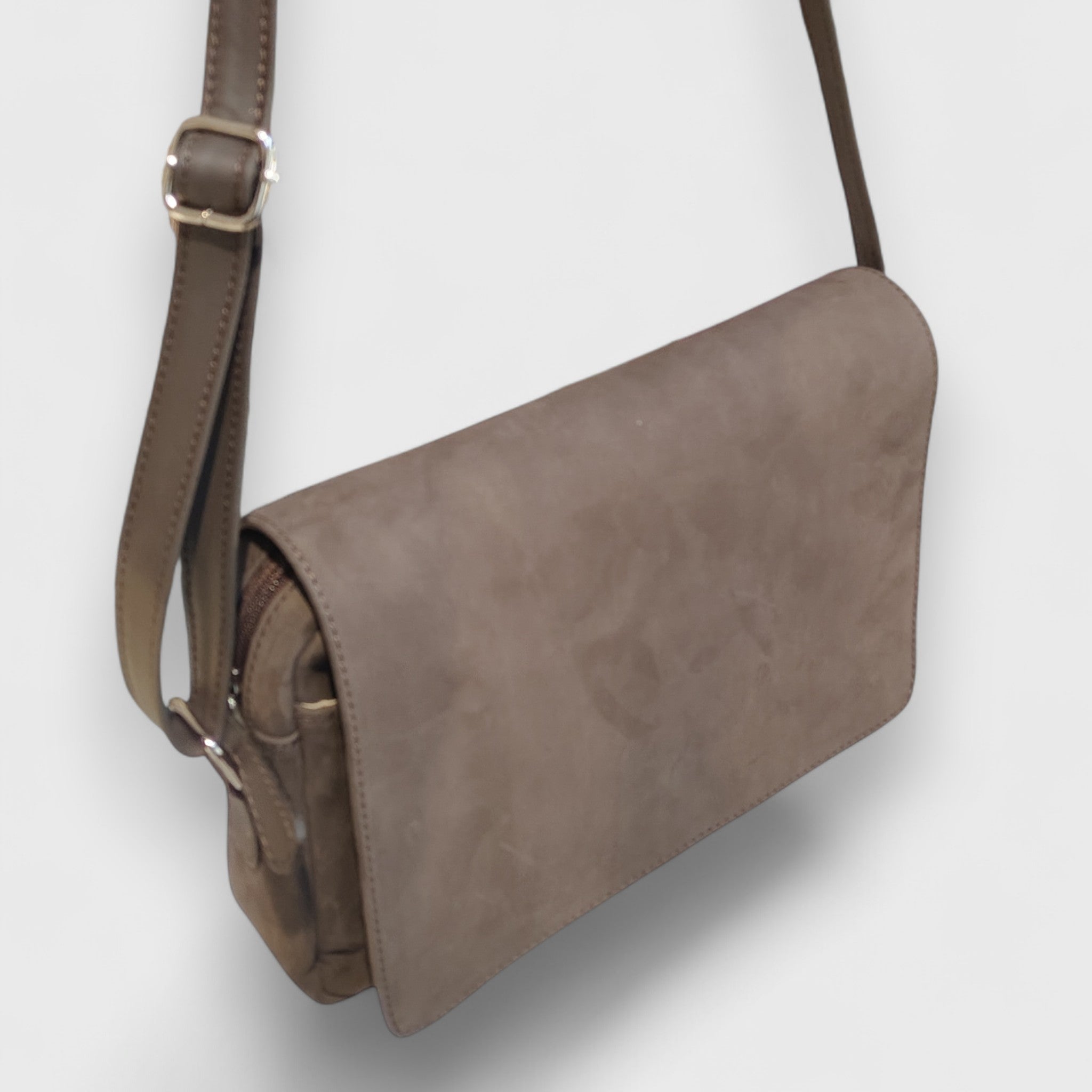 Pelletteria Pelle Nuda Milano, Artigianato Italiano, Vera pelle, Negozio borse donna, Aida nabuk marrone