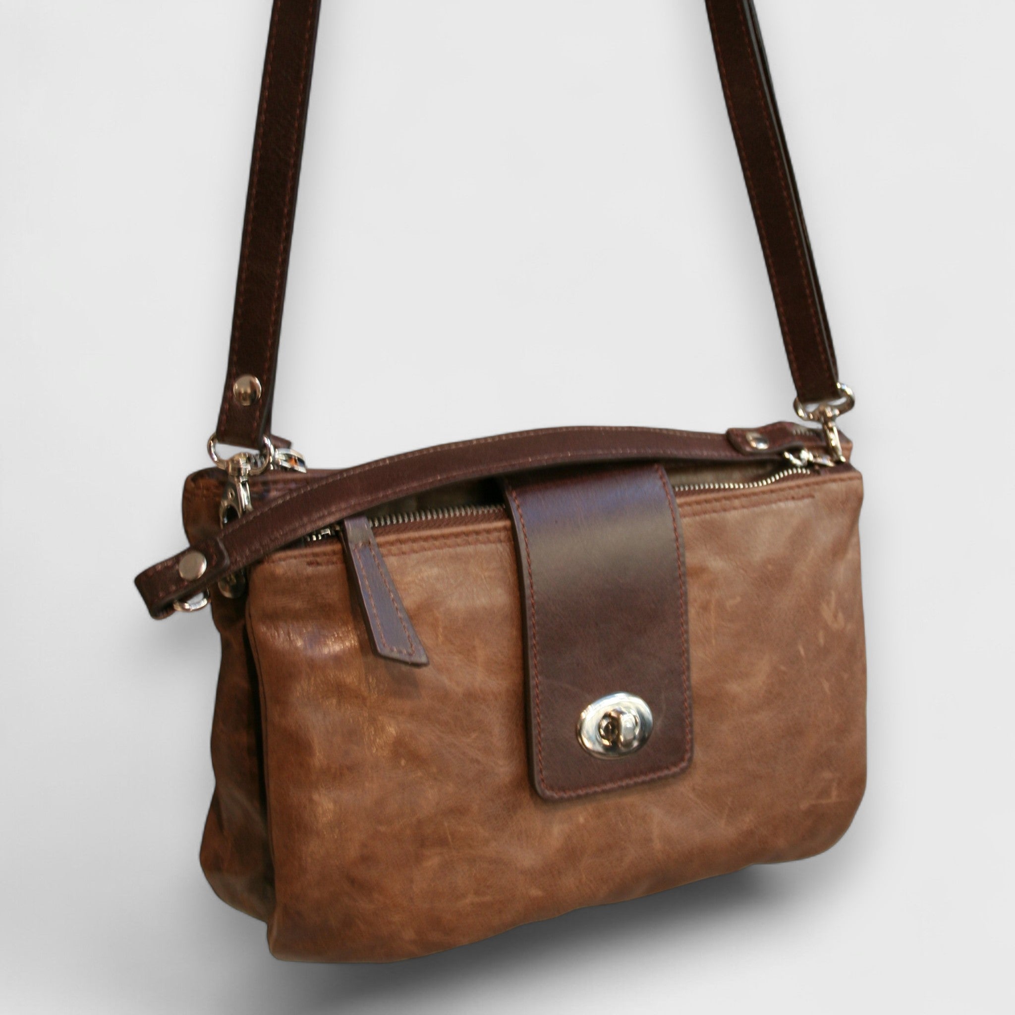 Pelletteria Pelle Nuda Milano, Artigianato Italiano, Vera pelle, Negozio borse donna, Alda Girello marrone