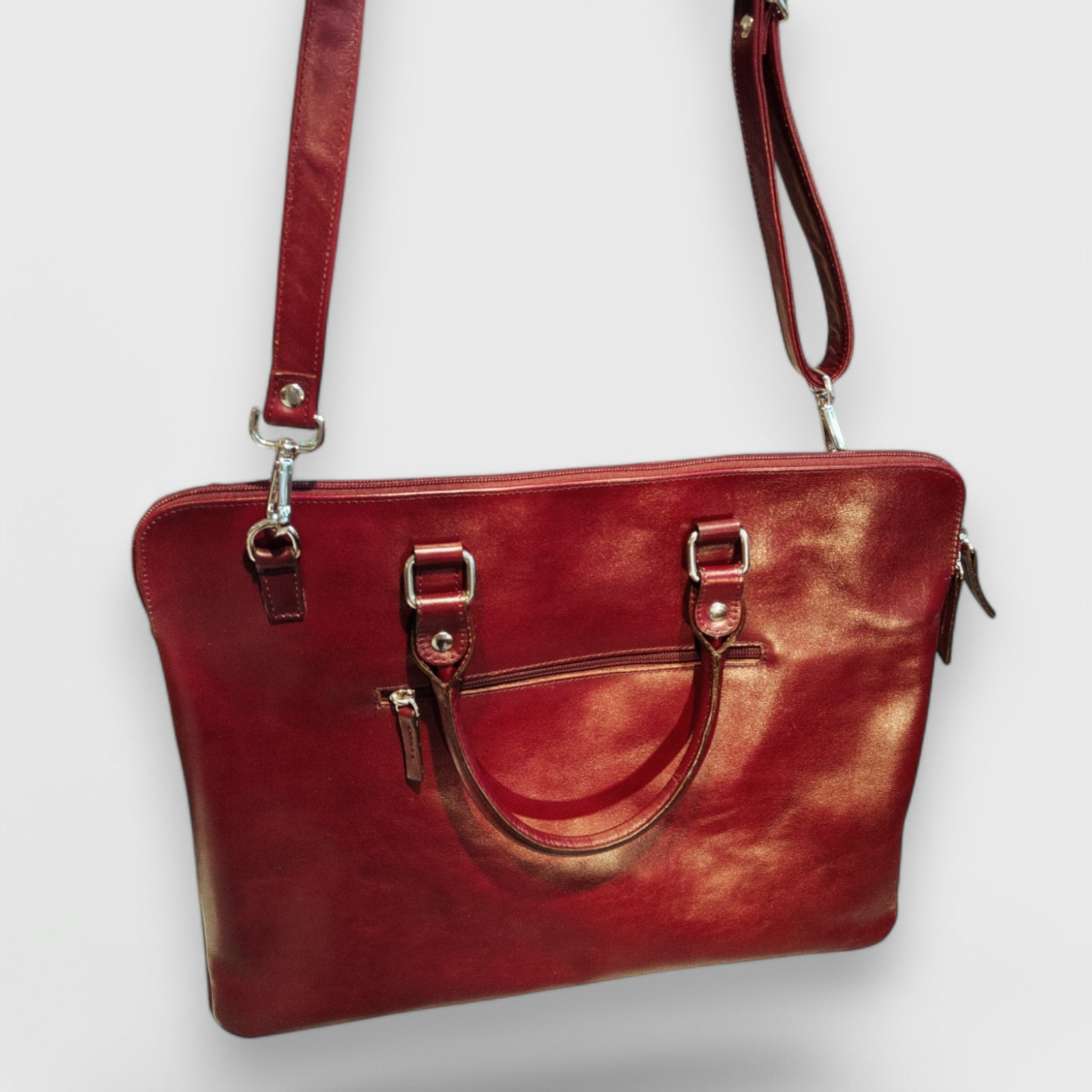 Pelletteria Pelle Nuda Milano, Artigianato italiano, vera pelle, Negozio borse, Alessia bordeaux