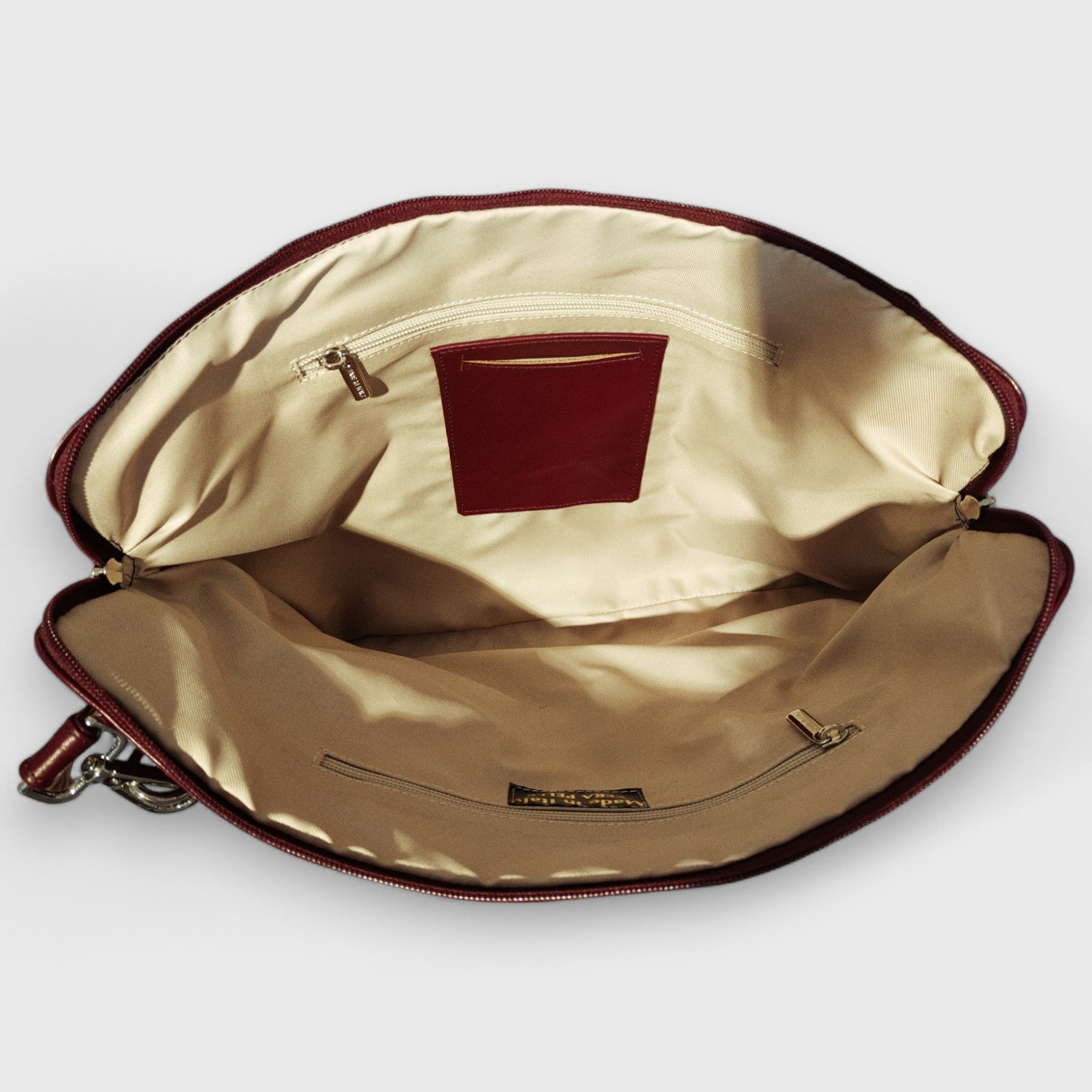 Pelletteria Pelle Nuda Milano, Artigianato italiano, vera pelle, Negozio borse, Alessia bordeaux