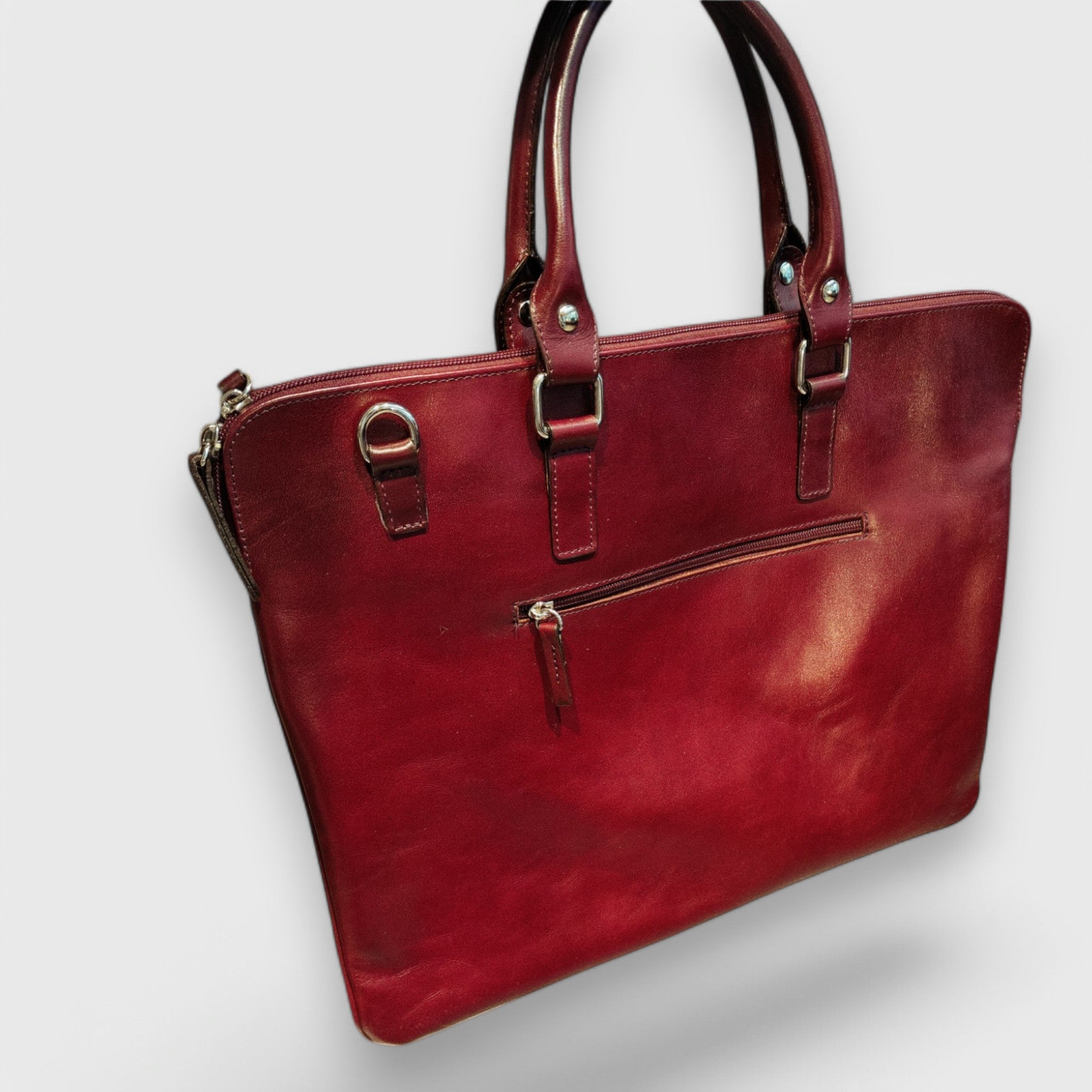 Pelletteria Pelle Nuda Milano, Artigianato italiano, vera pelle, Negozio borse, Alessia bordeaux