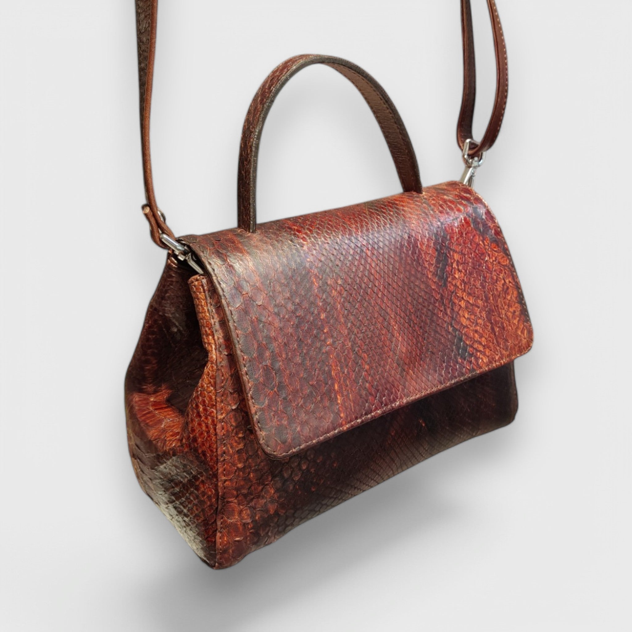 Pelletteria Pelle Nuda Milano, artigianato italiano, vera pelle, negozio borse donna, Amor pitone marrone