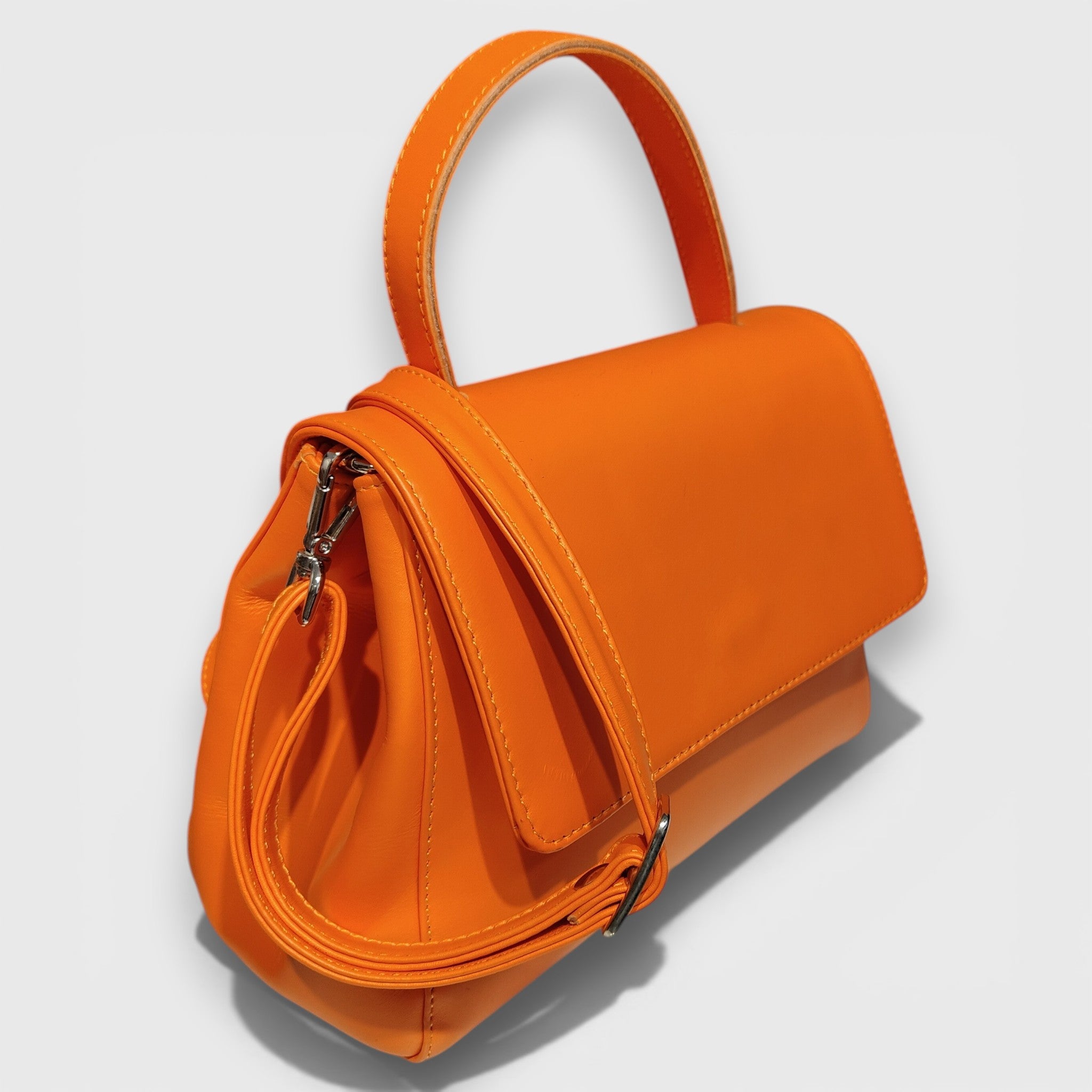 Pelletteria Pelle Nuda Milano, Artigianato Italiano, Vera pelle, Negozio borse donna, Amor arancione