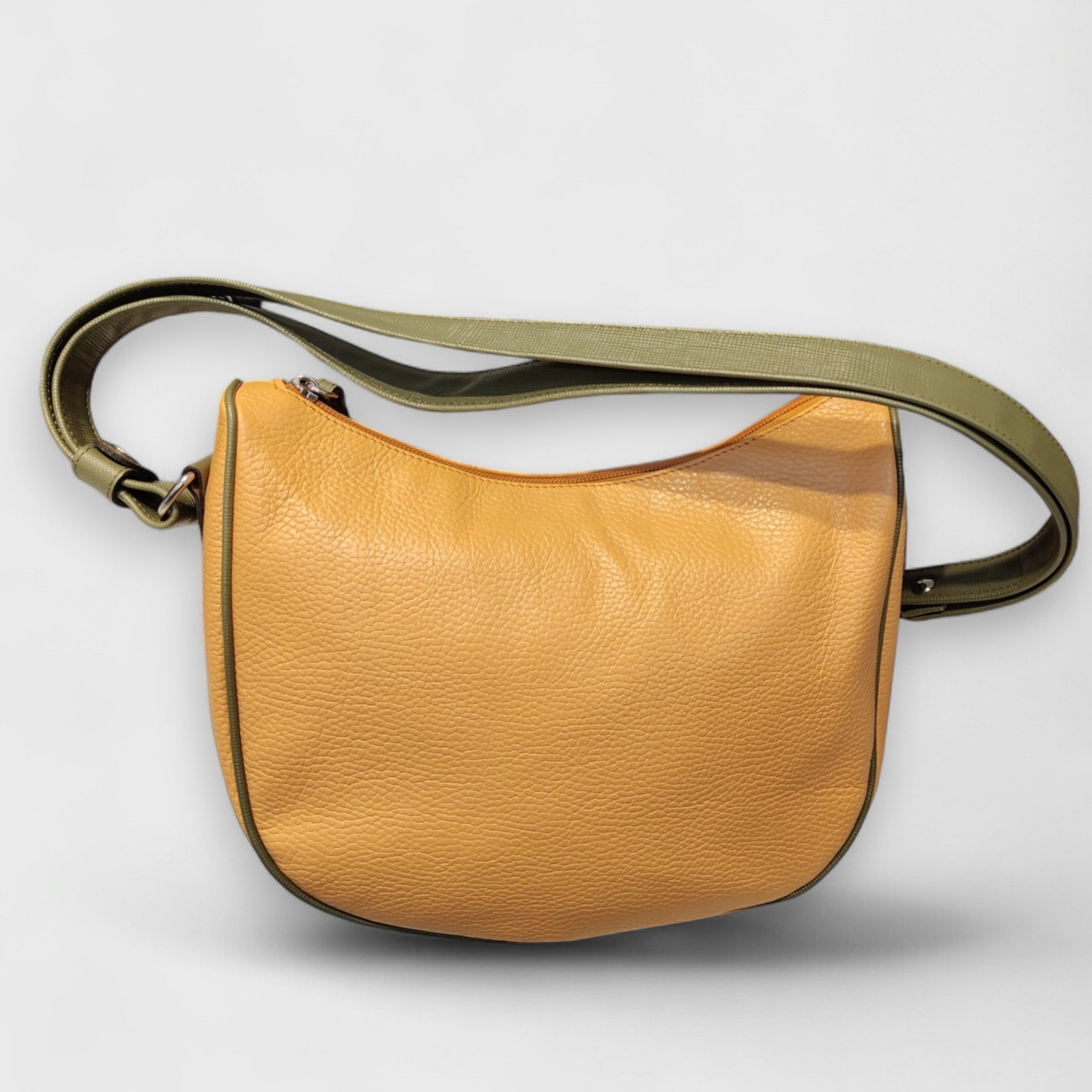 Pelletteria Pelle Nuda Milano, Artigianato Italiano, Vera pelle, Negozio borse donna, Aurora arancione