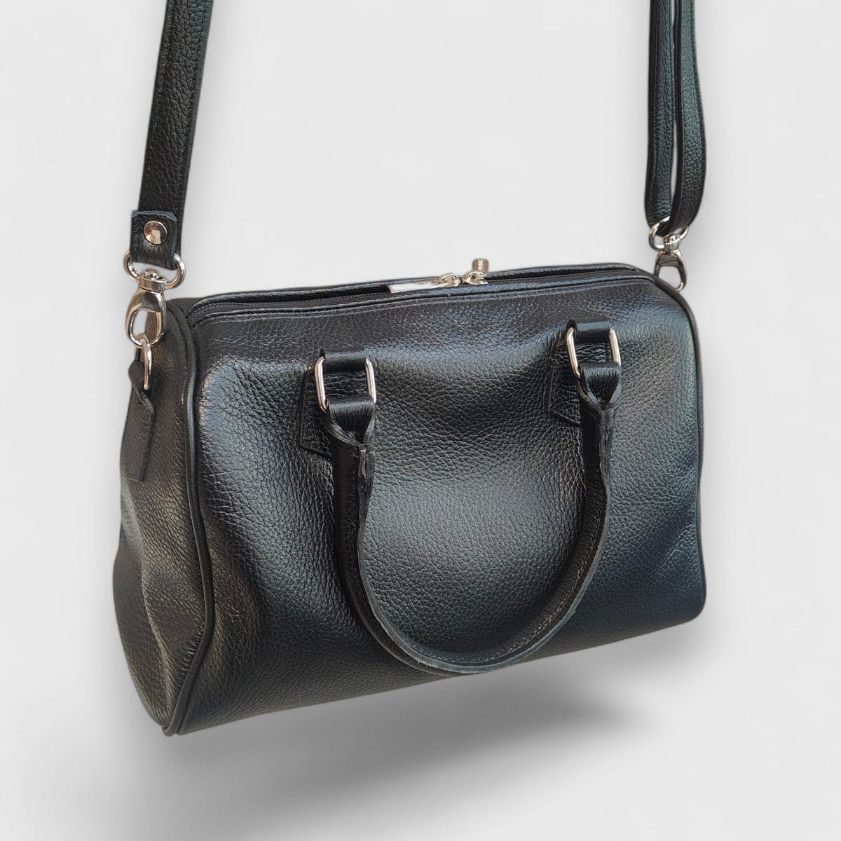 Pelletteria Pelle Nuda Milano, Vera pelle Italiana, Negozio borse donna, Baule medio nero