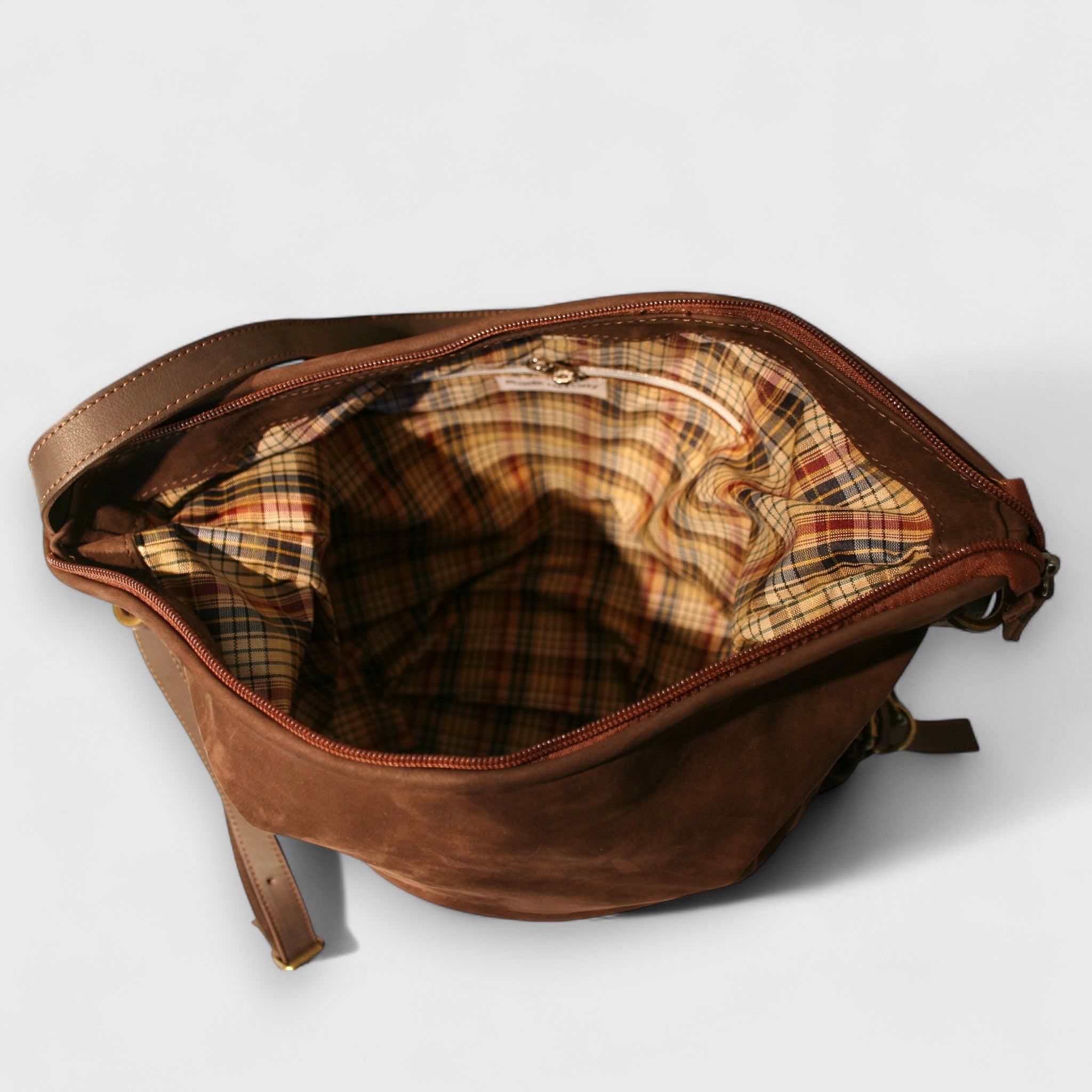 Pelletteria Pelle Nuda Milano, Artigianato Italiano, Vera pelle, Negozio borse donna, Borsa Zaino nabuk