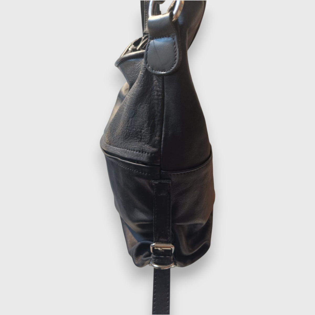 Pelletteria Pelle Nuda Milano, Vera pelle italiana, Negozio borse donna, Borsa zaino nero