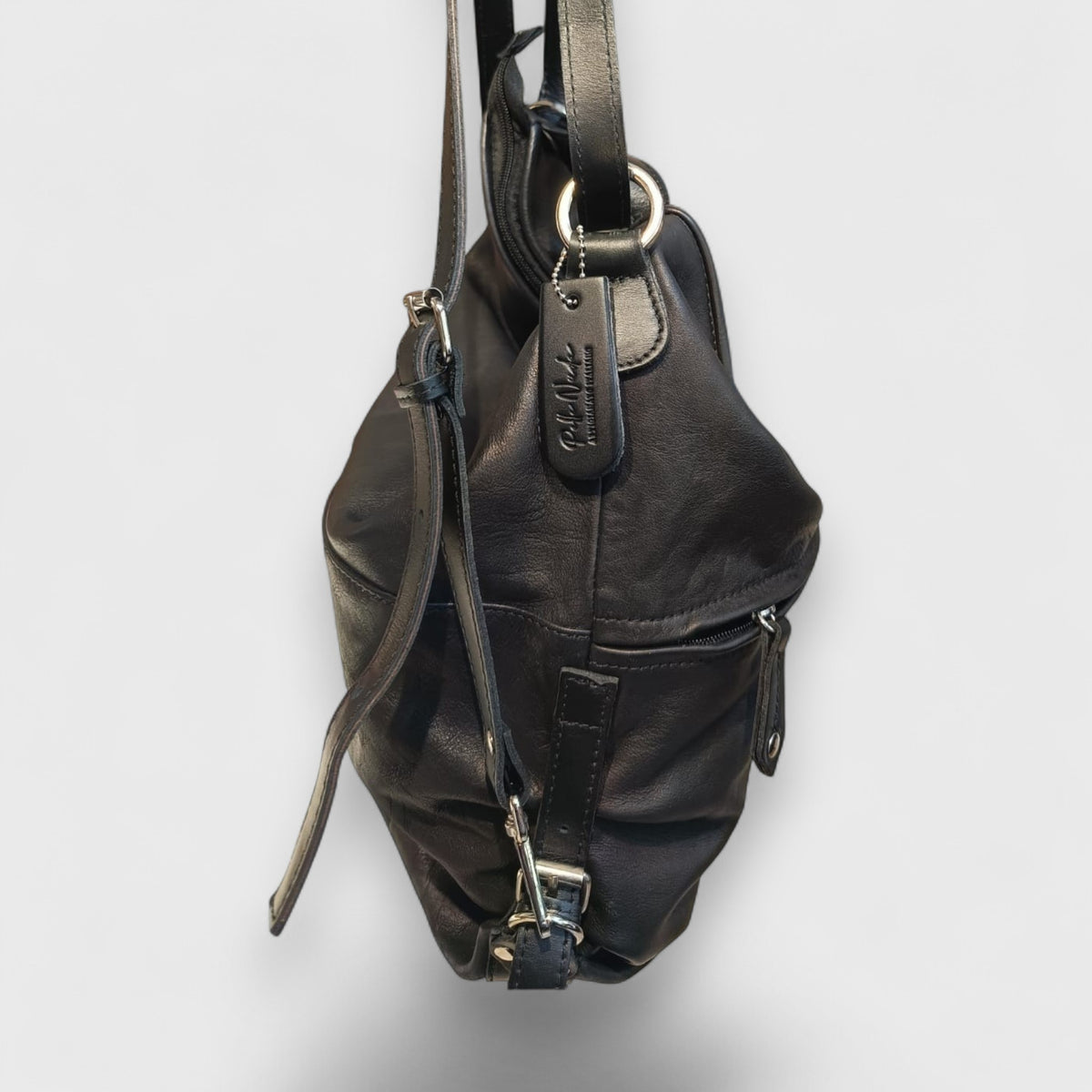 Pelletteria Pelle Nuda Milano, Vera pelle italiana, Negozio borse donna, Borsa zaino nero