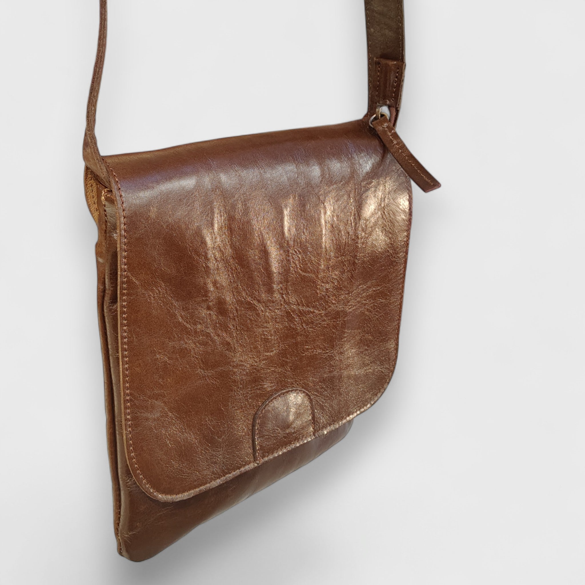 Pelletteria Pelle Nuda Milano, Artigianato Italiano, Vera pelle, Negozio borse uomo donna, Calamita marrone