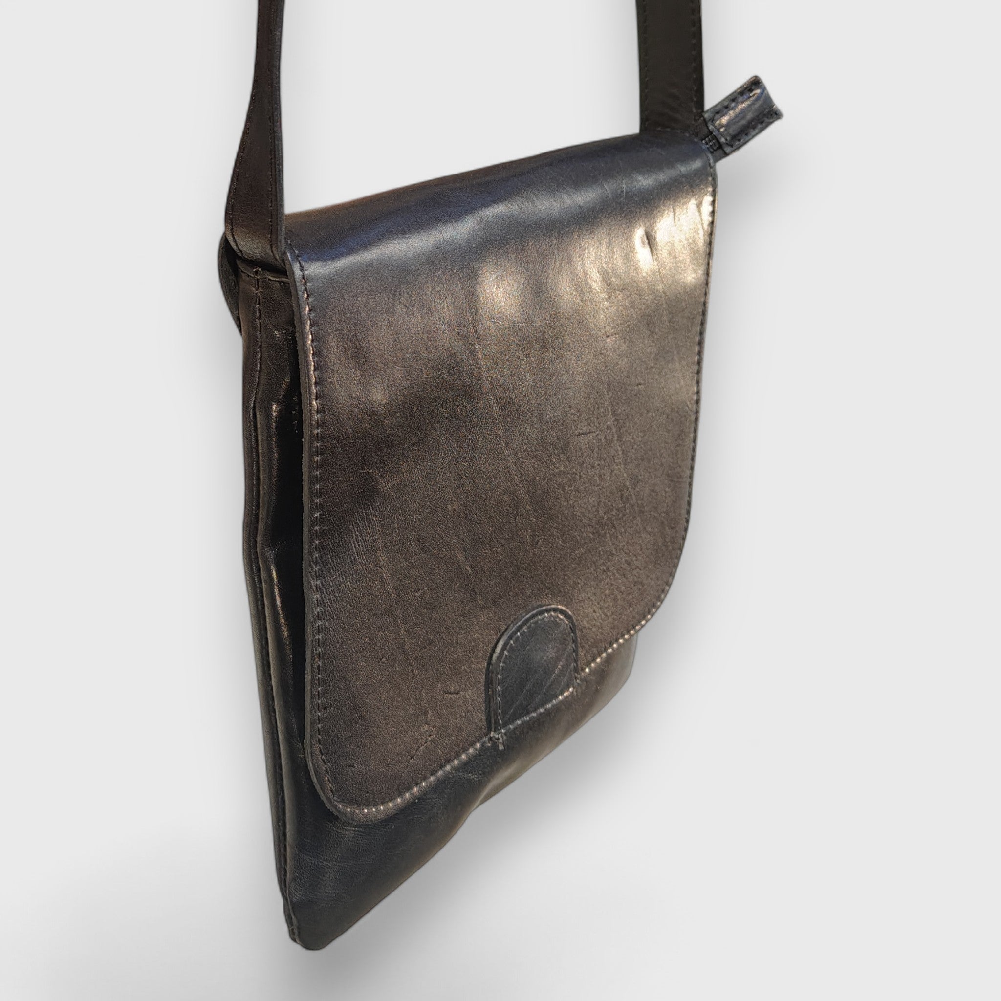 Pelletteria Pelle Nuda Milano, Artigianato Italiano, Vera pelle, Negozio borse uomo donna, Calamita nero