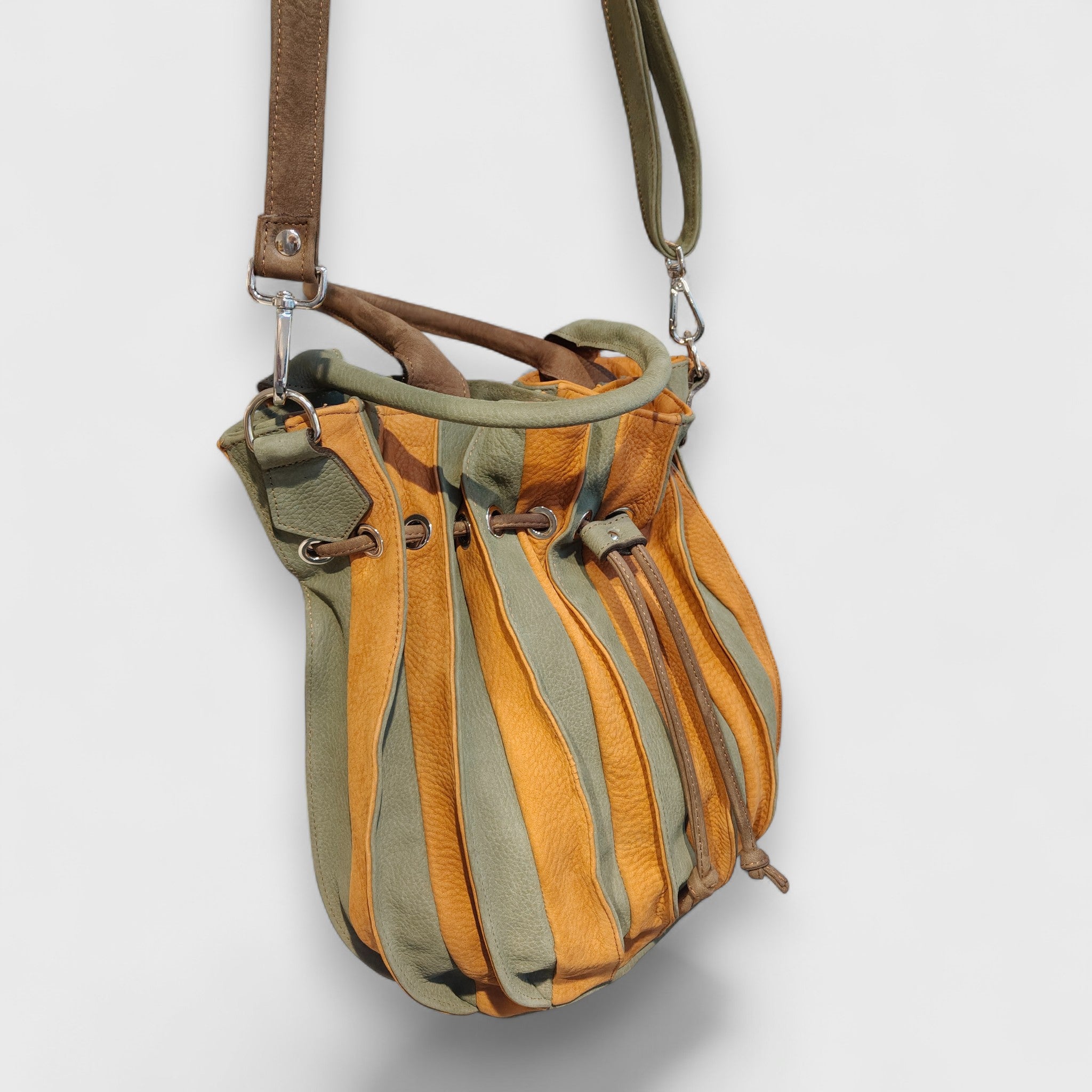 Pelletteria Pelle Nuda Milano, Artigianato italiano, Vera pelle, Negozio borse donna, Caramella verde