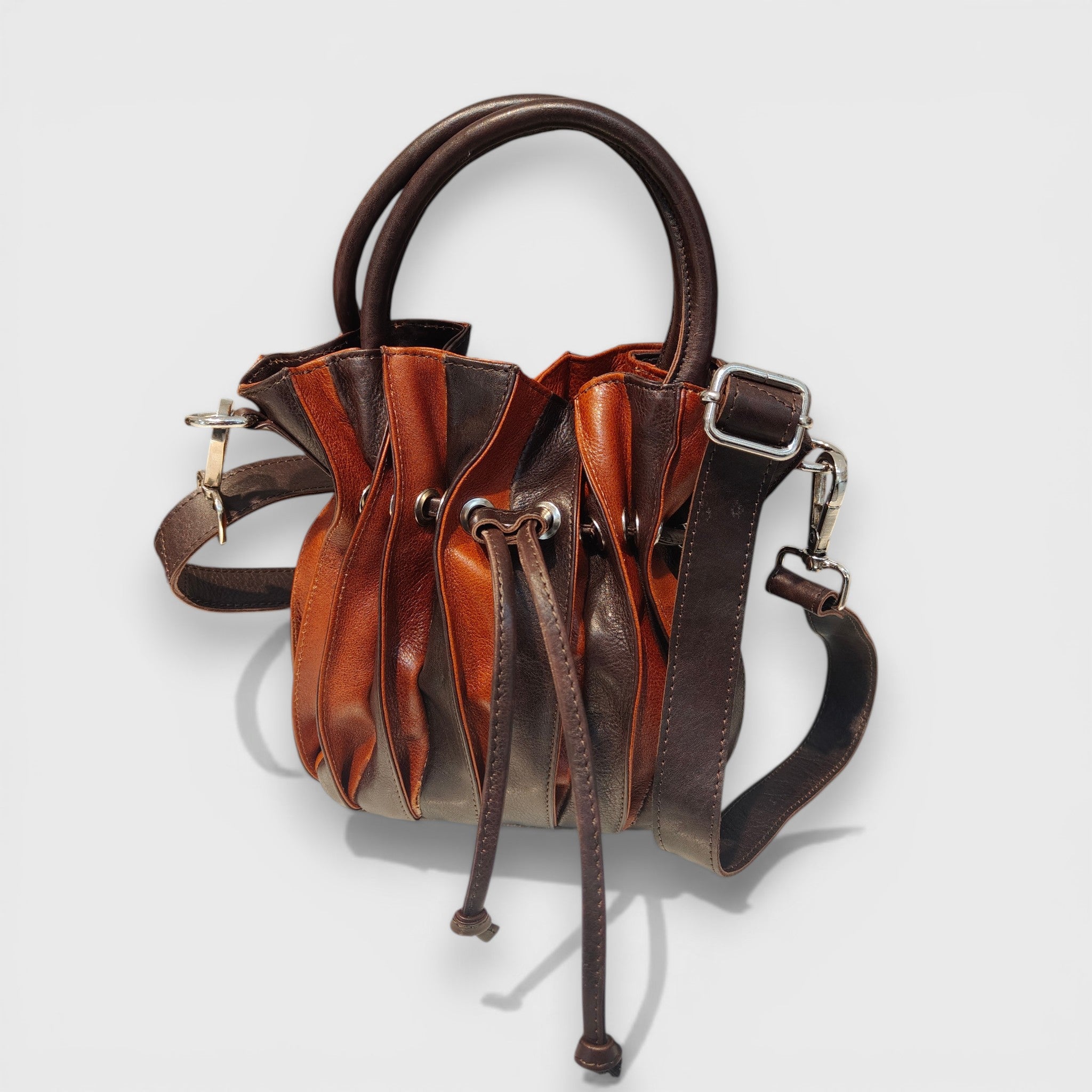 Pelletteria Pelle Nuda Milano, Vera pelle, Negozio borse donna, Pelle Italiana, Caramella mini marrone