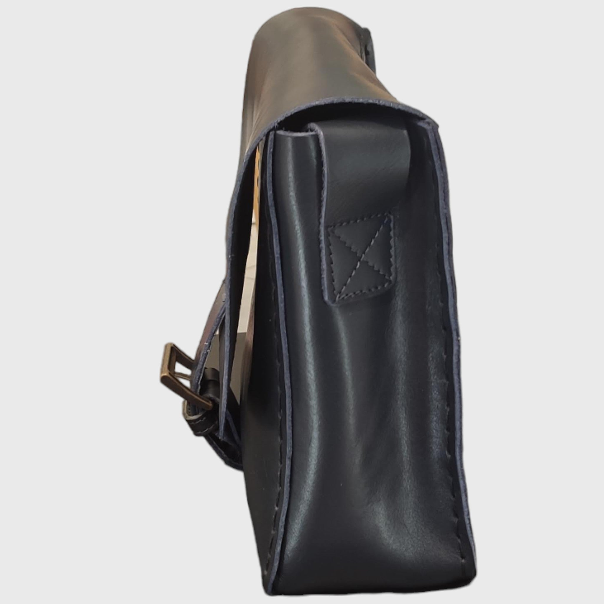Pelletteria Pelle Nuda Milano, Artigianato italiano, vera pelle, borsa uomo, borsa donna, cartellina blu