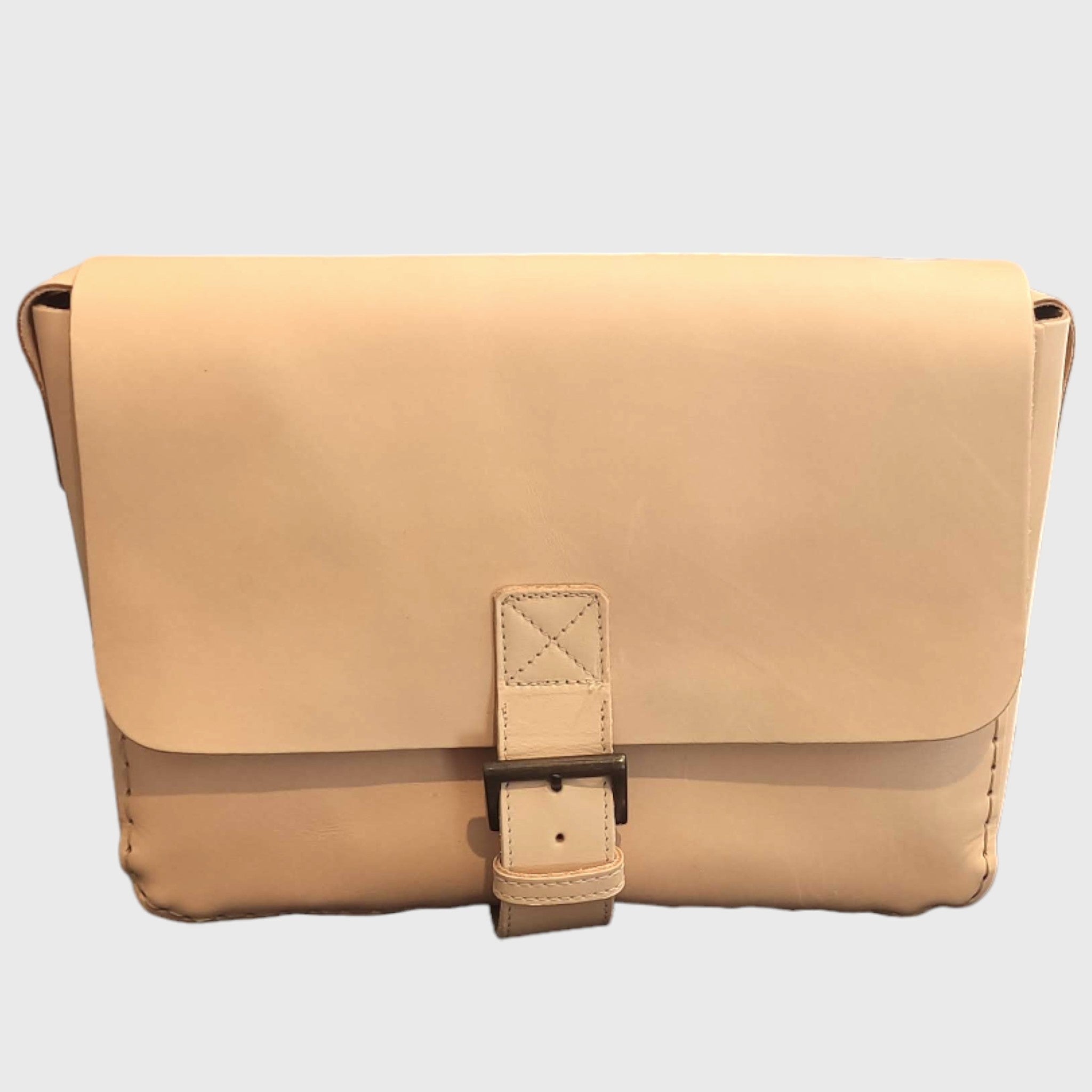 Pelletteria Pelle Nuda Milano, artigianato italiano, borsa donna, borsa uomo, vera pelle, cucita a mano, cartellina cuoio naturale
