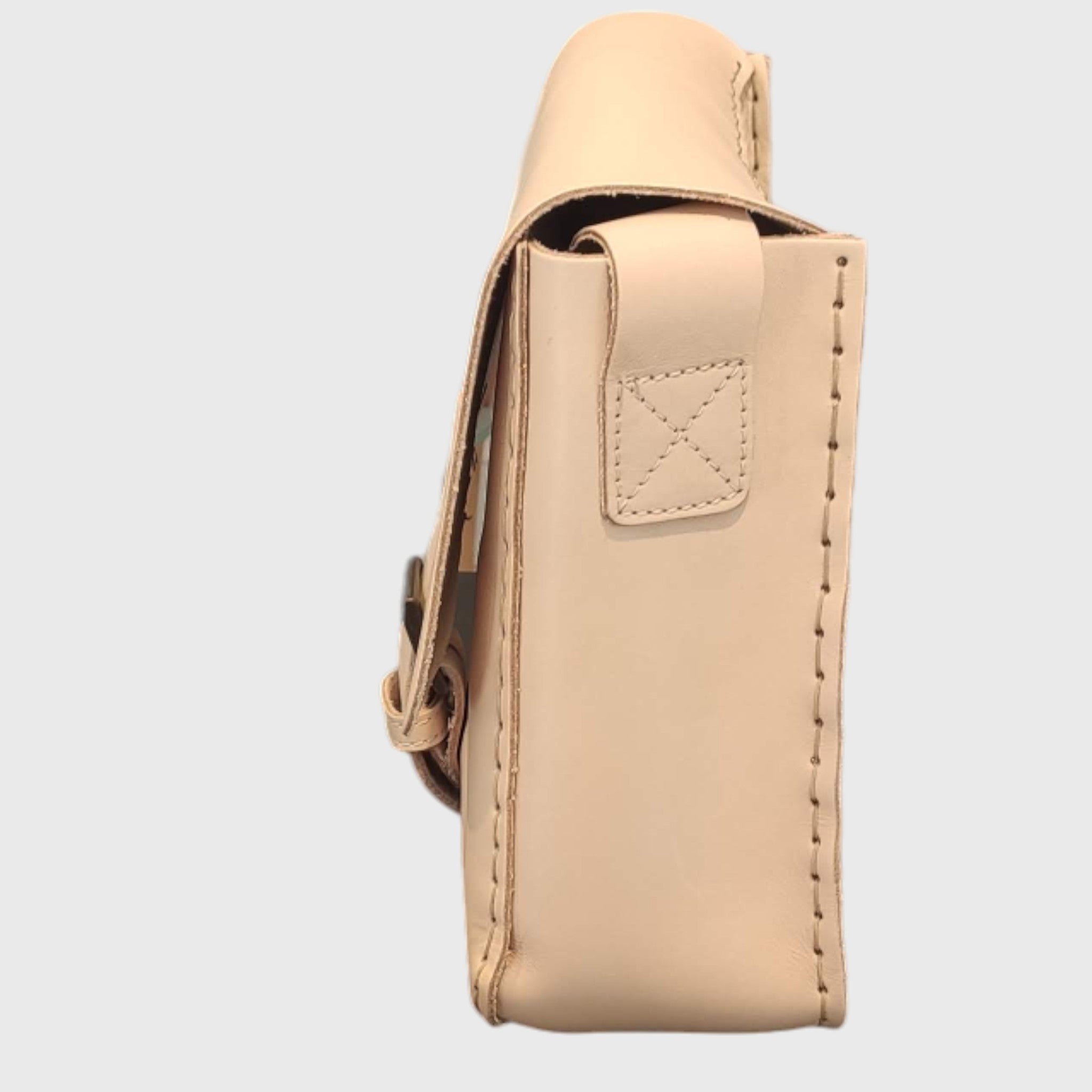 Pelletteria Pelle Nuda Milano, artigianato italiano, borsa donna, borsa uomo, vera pelle, cucita a mano, cartellina cuoio naturale