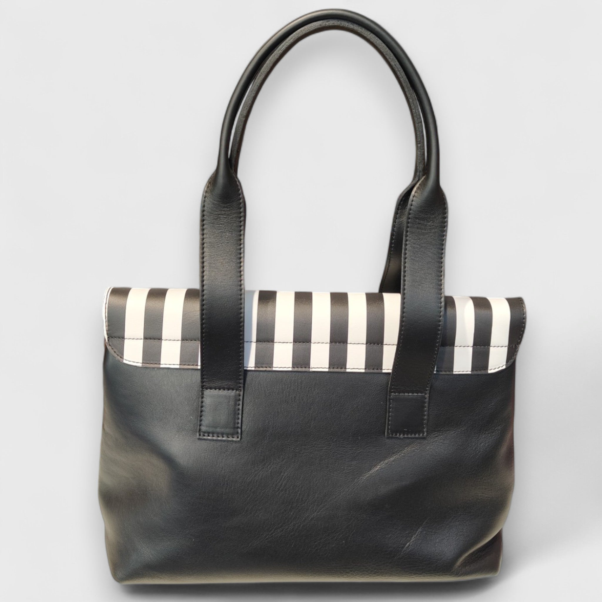 Pelletteria Pelle Nuda Milano, Artigianato Italiano, Vera Pelle, Negozio borse donna, Chiara media bianco nero