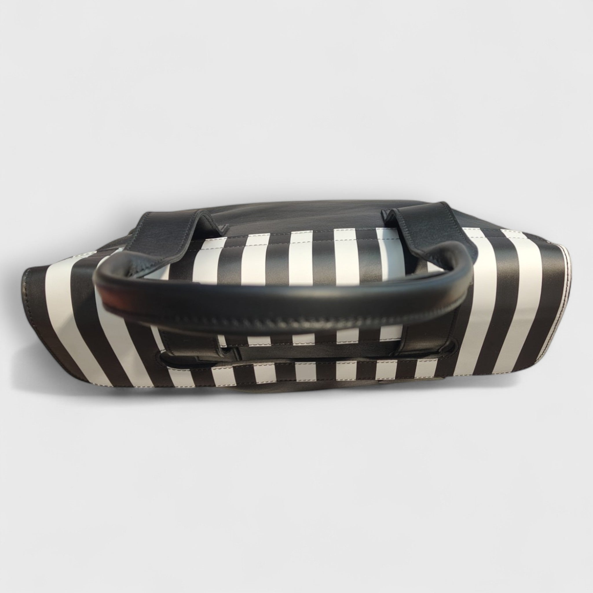 Pelletteria Pelle Nuda Milano, Artigianato Italiano, Vera Pelle, Negozio borse donna, Chiara media bianco nero
