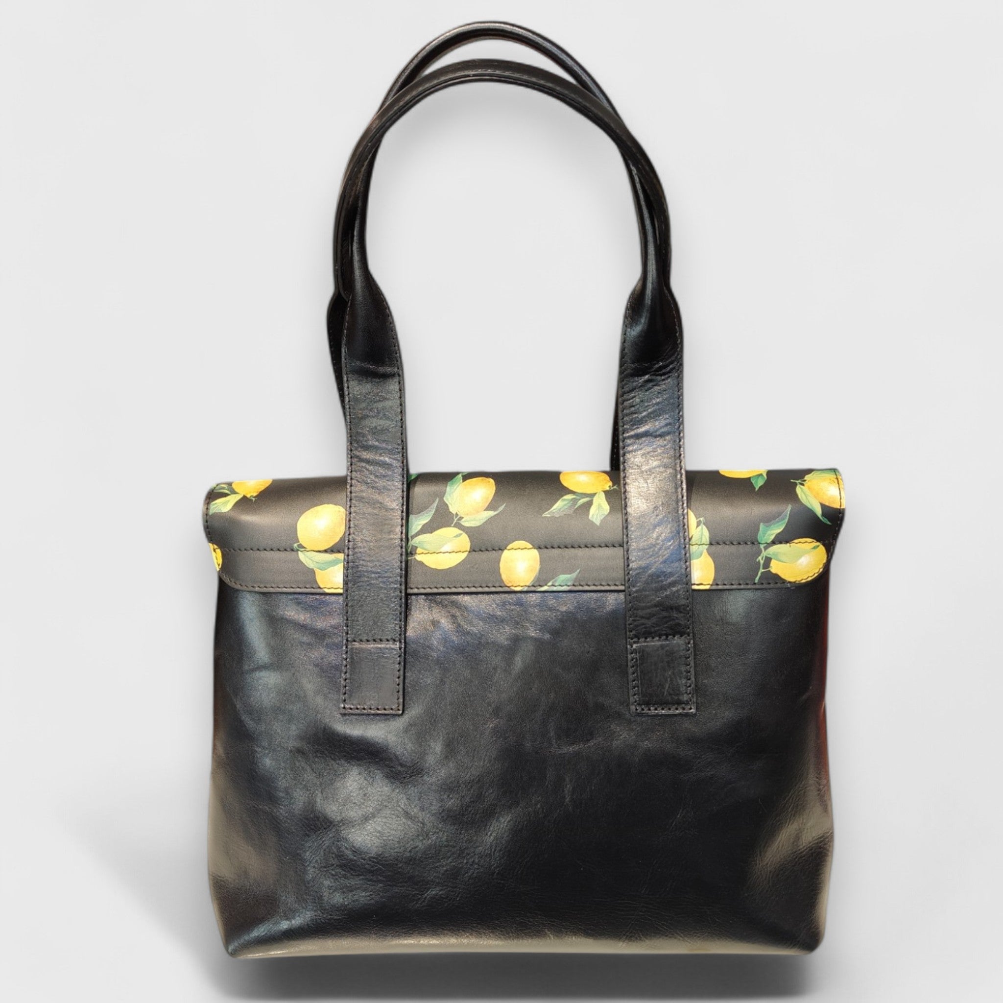 Pelletteria Pelle Nuda Milano, Artigianato Italiano, Vera Pelle, Negozio borse donna, Chiara media nero con limoni