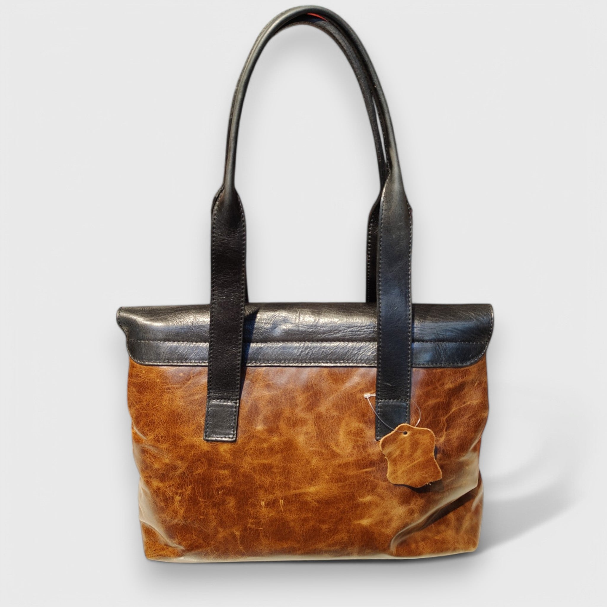 Pelletteria Pelle Nuda Milano, Artigianato Italiano, vera pelle, Negozio borse donna, Chiara media marrone