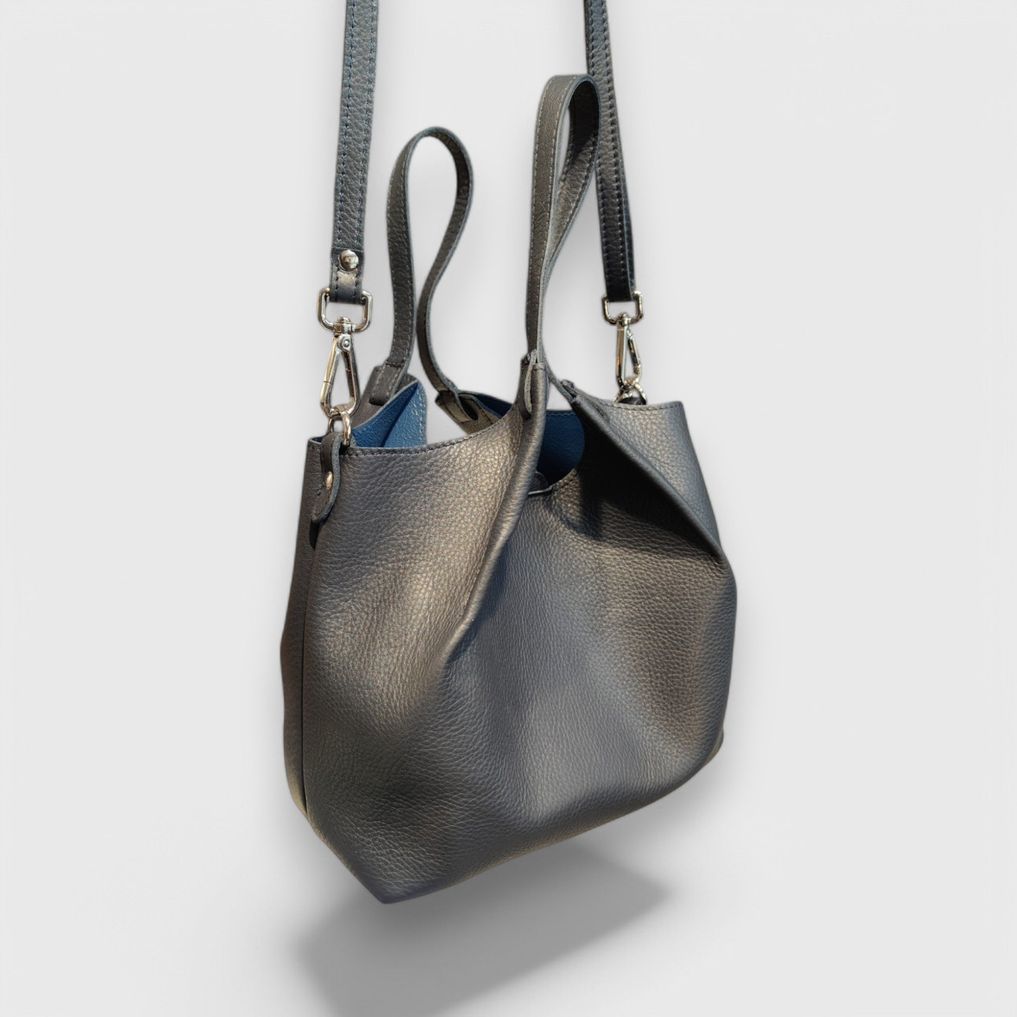 Pelletteria Pelle Nuda Milano, Artigianato italiano, Vera pelle, Negozio borse donna, Elisa blu