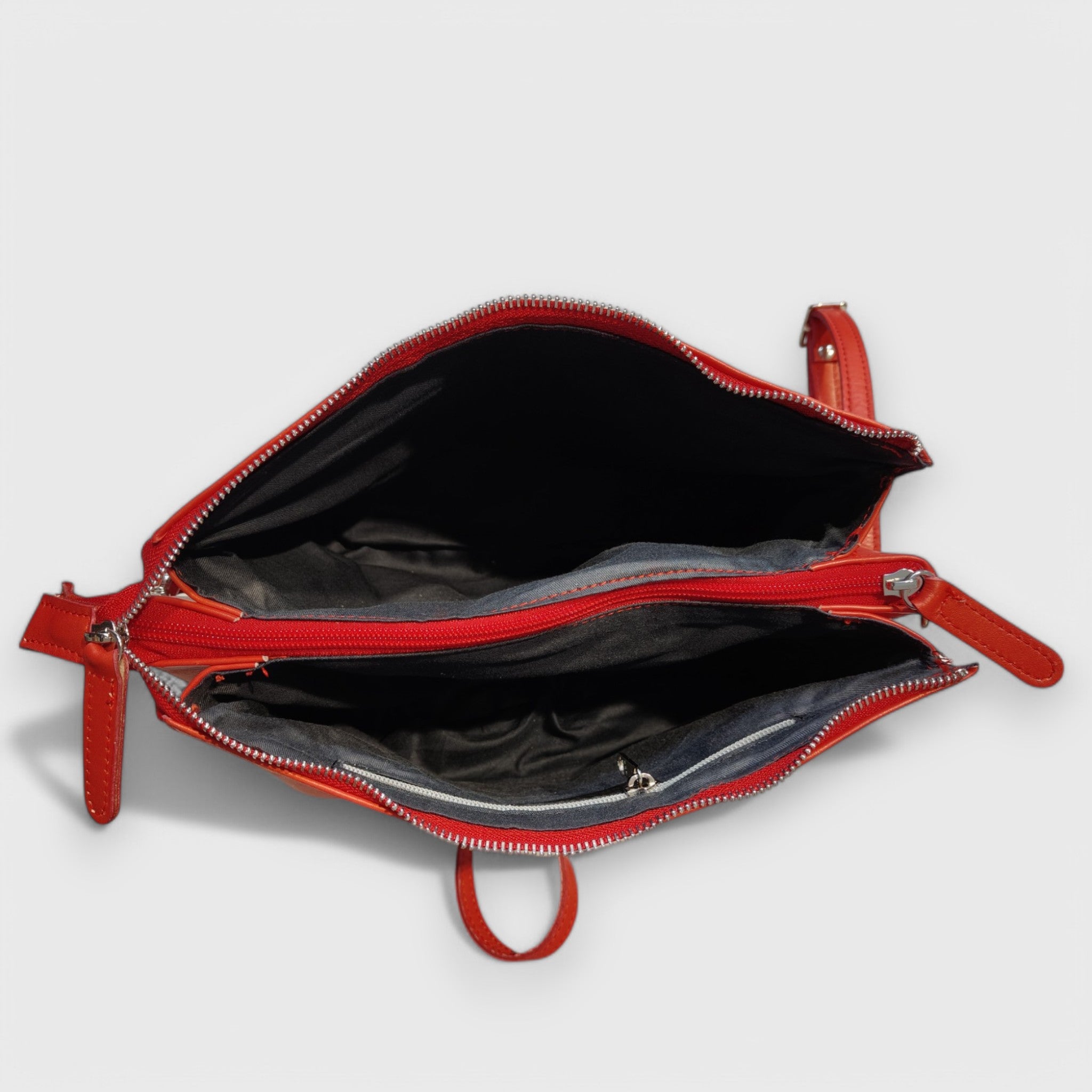 Pelletteria Pelle Nuda Milano, Artigianato Italiano, vera pelle, Negozio borse donna, Federica rosso