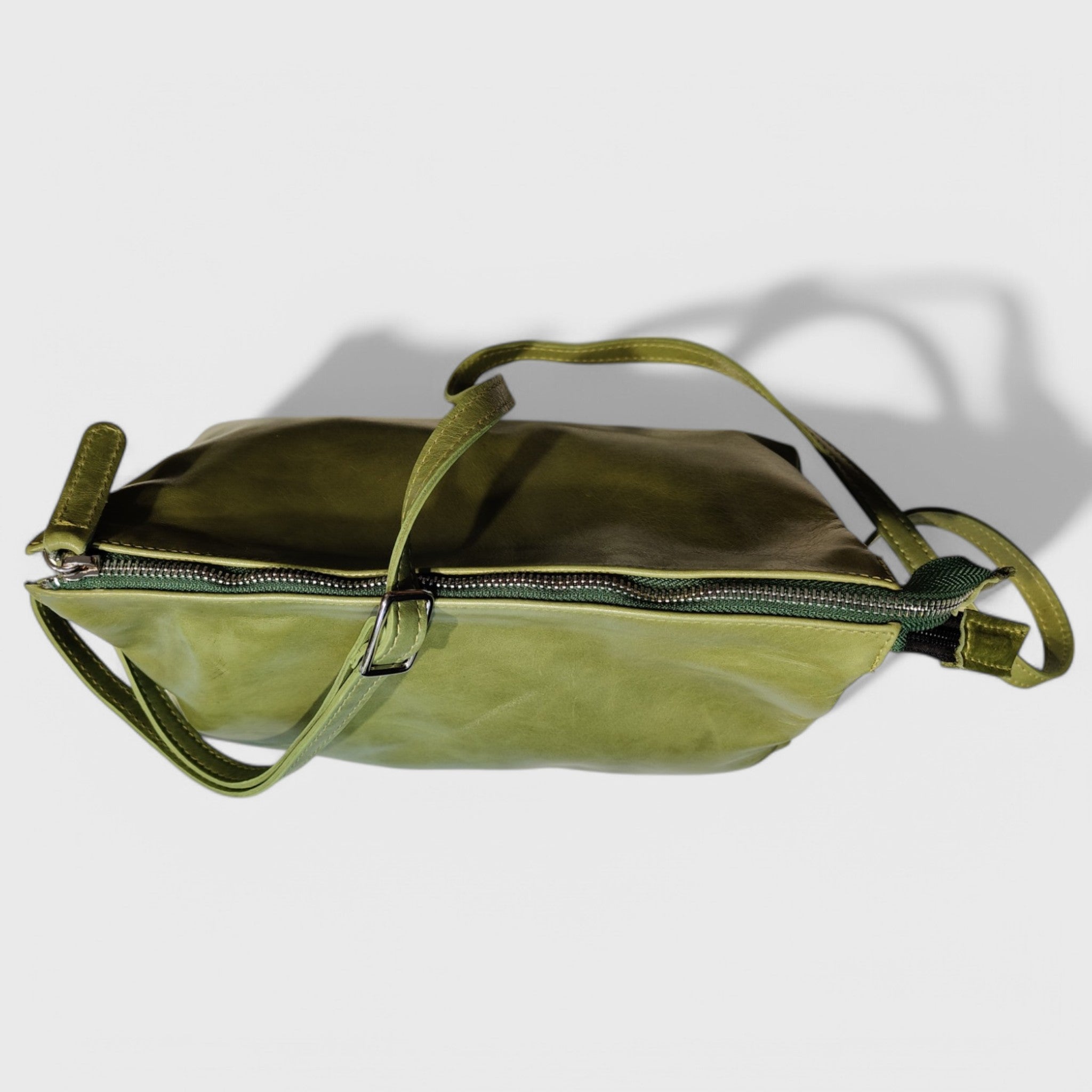 Pelletteria Pelle Nuda Milano, Artigianato Italiano, vera pelle, Negozio borse donna, Federica verde