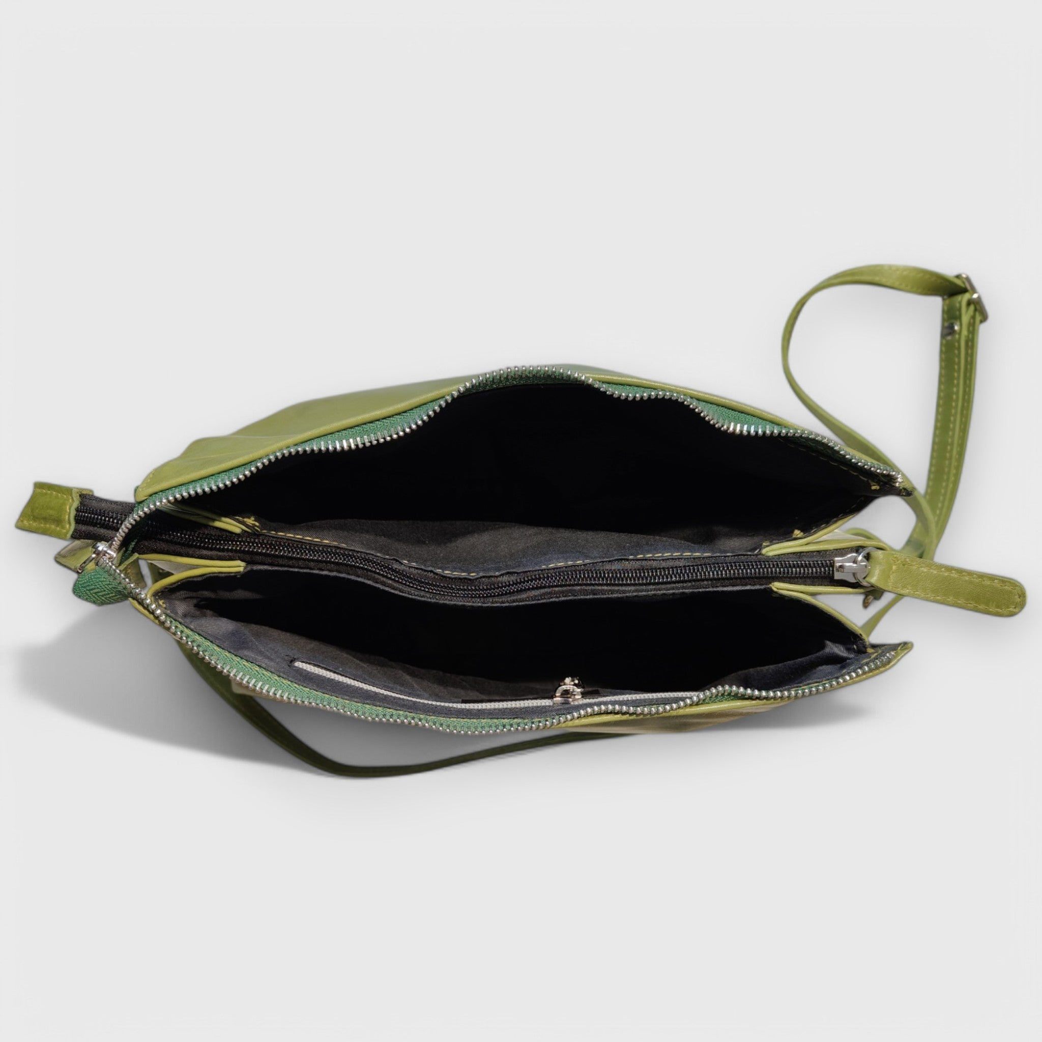 Pelletteria Pelle Nuda Milano, Artigianato Italiano, vera pelle, Negozio borse donna, Federica verde
