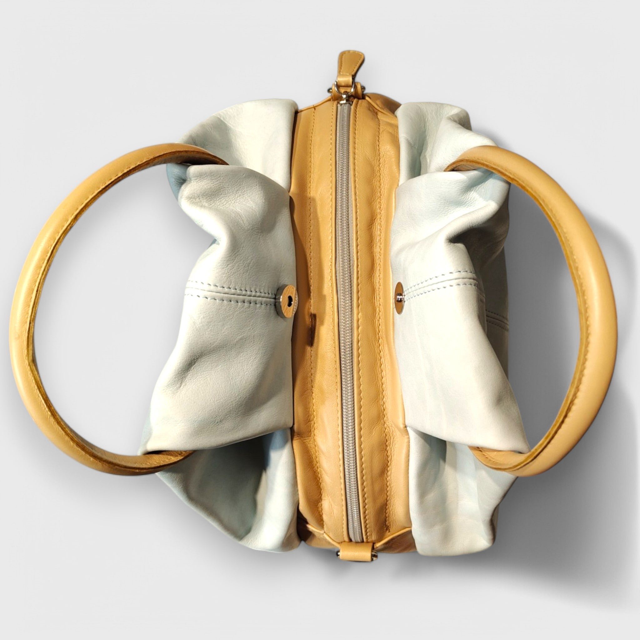 Pelletteria Pelle Nuda Milano, Artigianato Italiano, Vera pelle, Negozio borse donna, Frida celeste