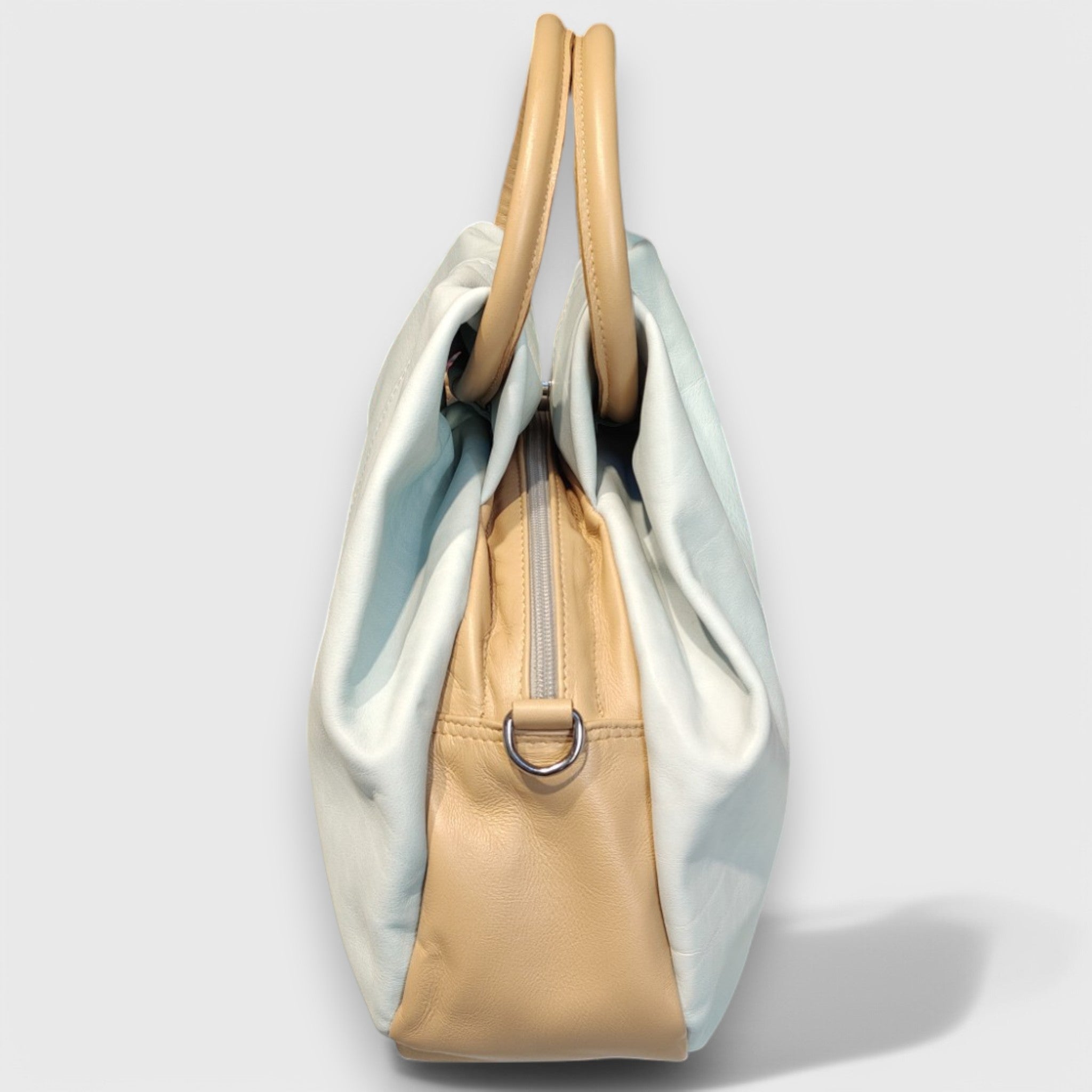 Pelletteria Pelle Nuda Milano, Artigianato Italiano, Vera pelle, Negozio borse donna, Frida celeste