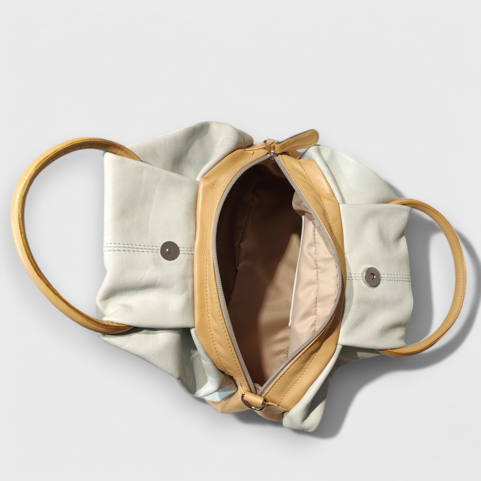 Pelletteria Pelle Nuda Milano, Artigianato Italiano, Vera pelle, Negozio borse donna, Frida celeste