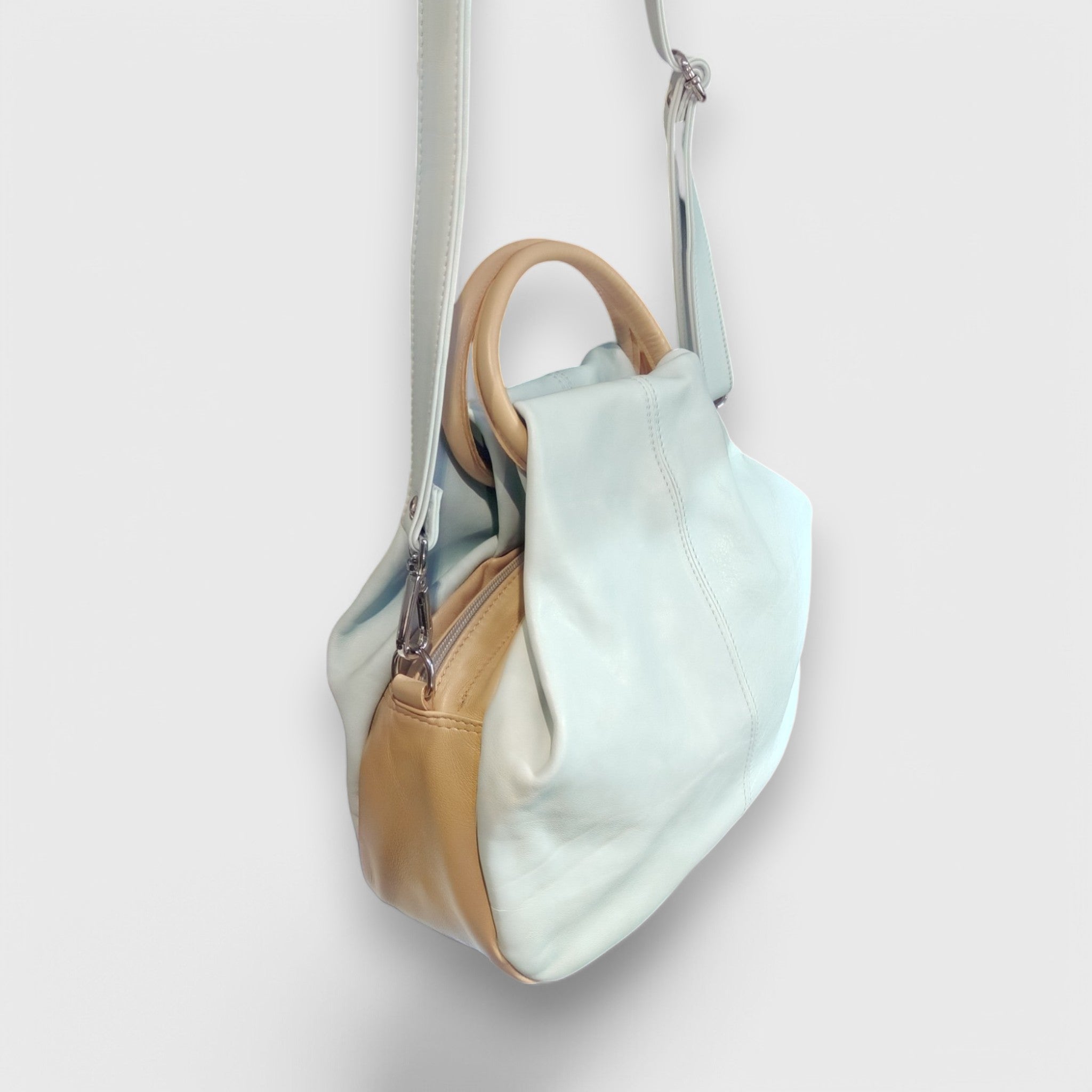 Pelletteria Pelle Nuda Milano, Artigianato Italiano, Vera pelle, Negozio borse donna, Frida celeste