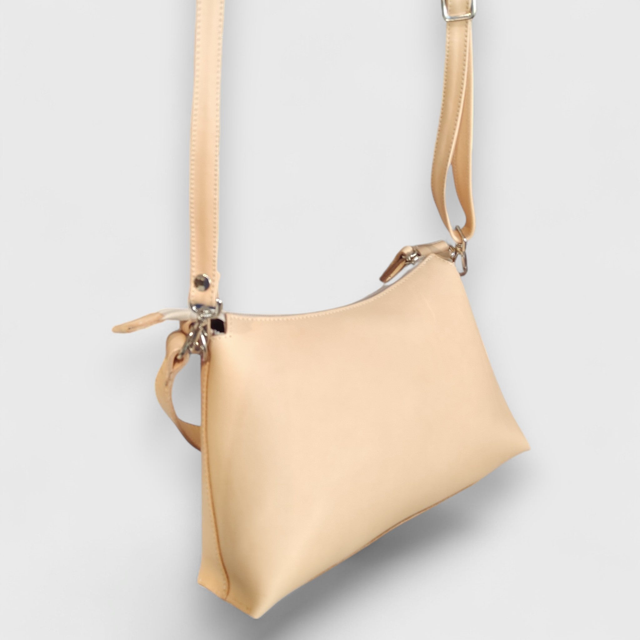 Pelletteria Pelle Nuda Milano, Artigianato italiano, Vera pelle, Negozio borse donna, Isotta cipria