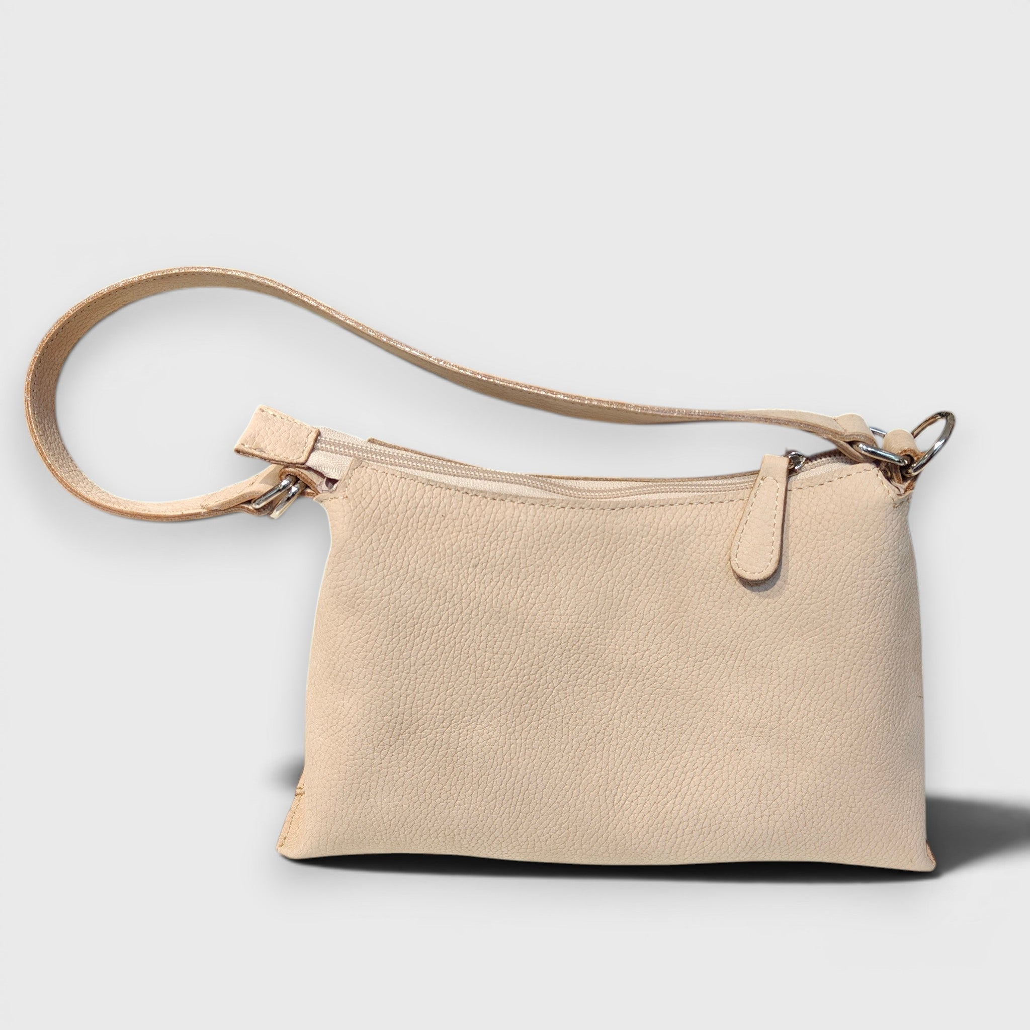 Pelletteria Pelle Nuda Milano, Vera pelle italiana, Negozio borse donna, Isotta panna