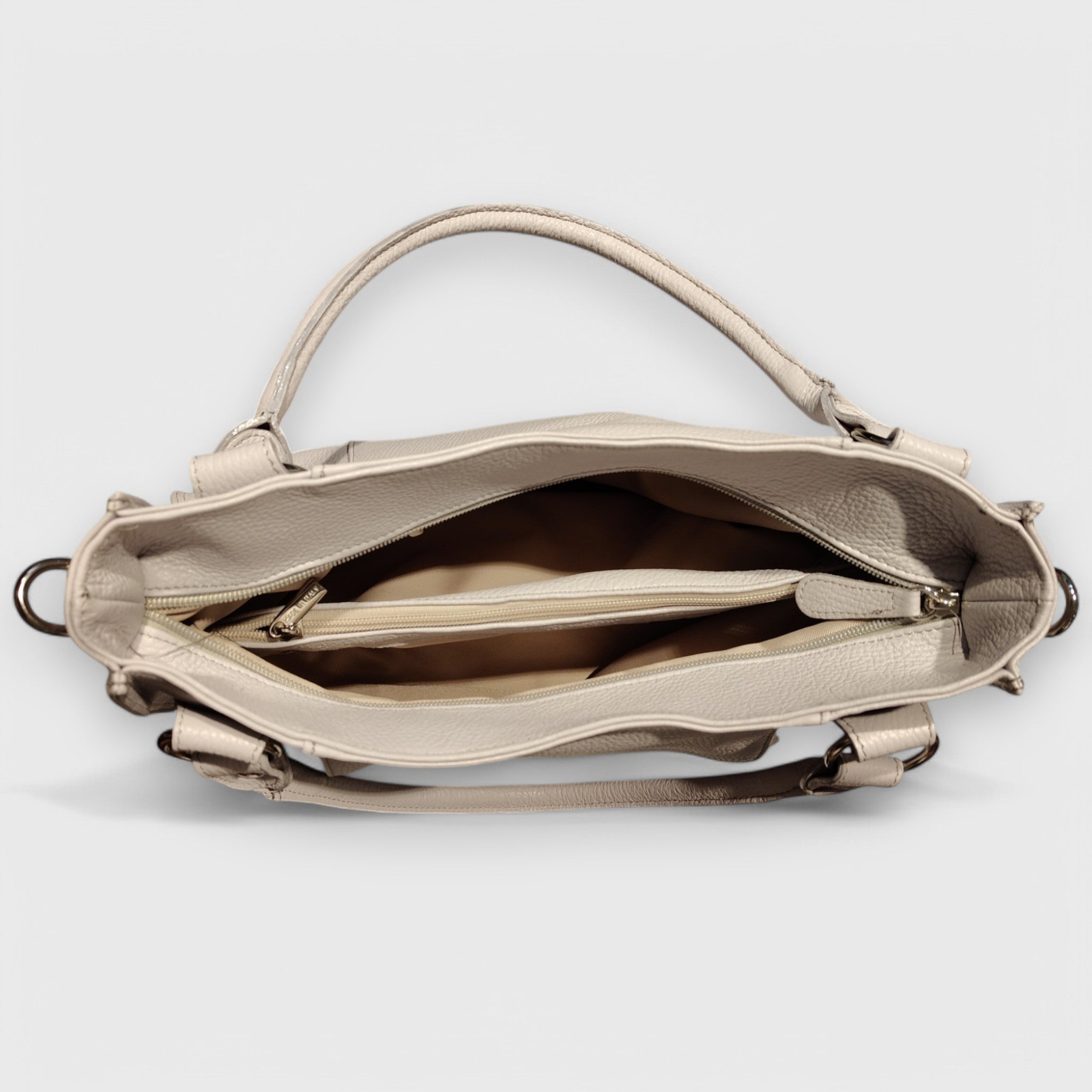 Pelletteria Pelle Nuda Milano, Artigianato italiano, vera pelle, Negozio borse donna, Lavinia ghiaccio