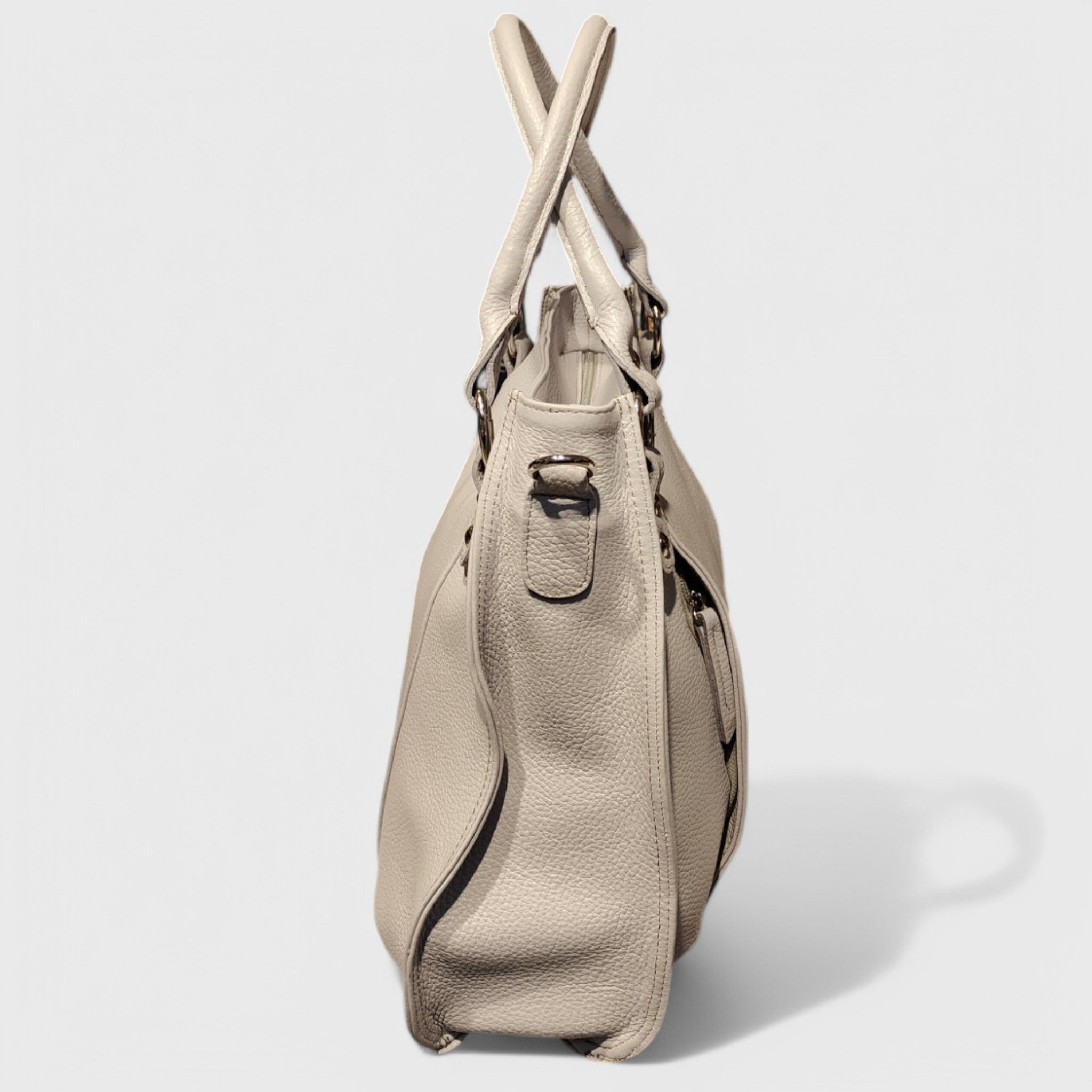 Pelletteria Pelle Nuda Milano, Artigianato italiano, vera pelle, Negozio borse donna, Lavinia ghiaccio