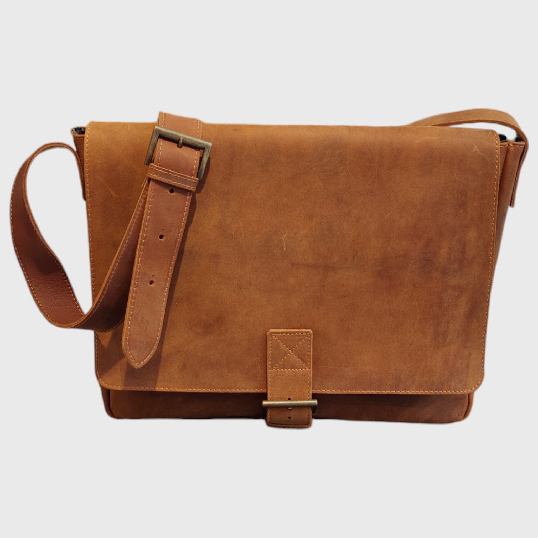 Pelletteria Pelle Nuda Milano, Artigianato italiano, vera pelle, borsa uomo, Luca marrone