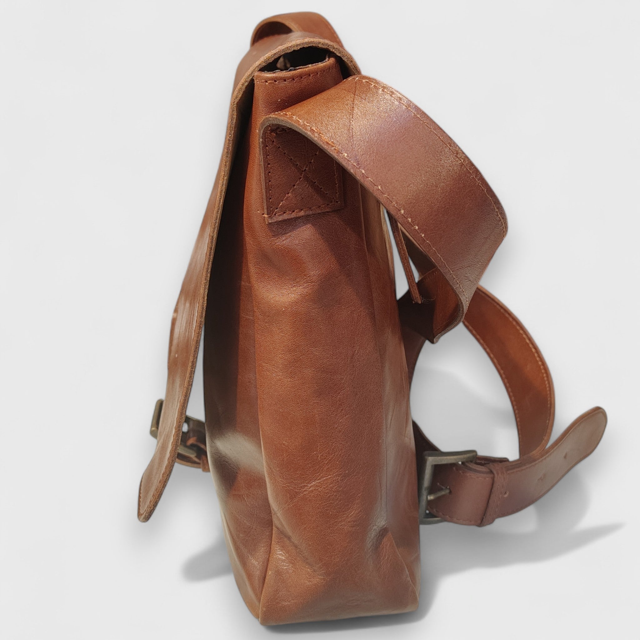 Pelletteria Pelle Nuda Milano, Artigianato Italiano, Vera pelle, Negozio borse uomo donna, Luca marrone