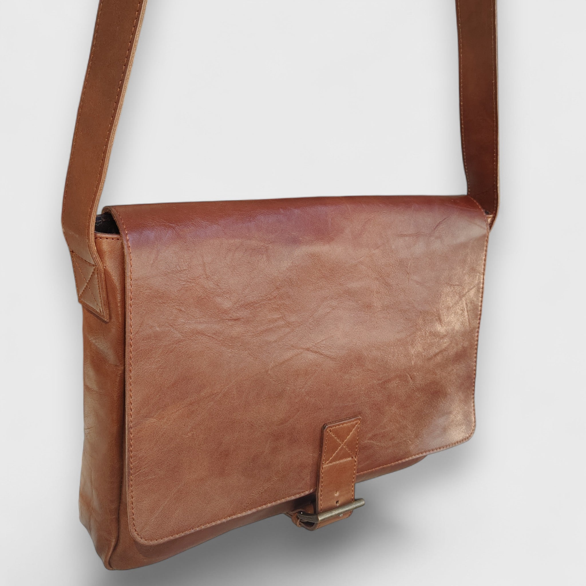 Pelletteria Pelle Nuda Milano, Artigianato Italiano, Vera pelle, Negozio borse uomo donna, Luca marrone