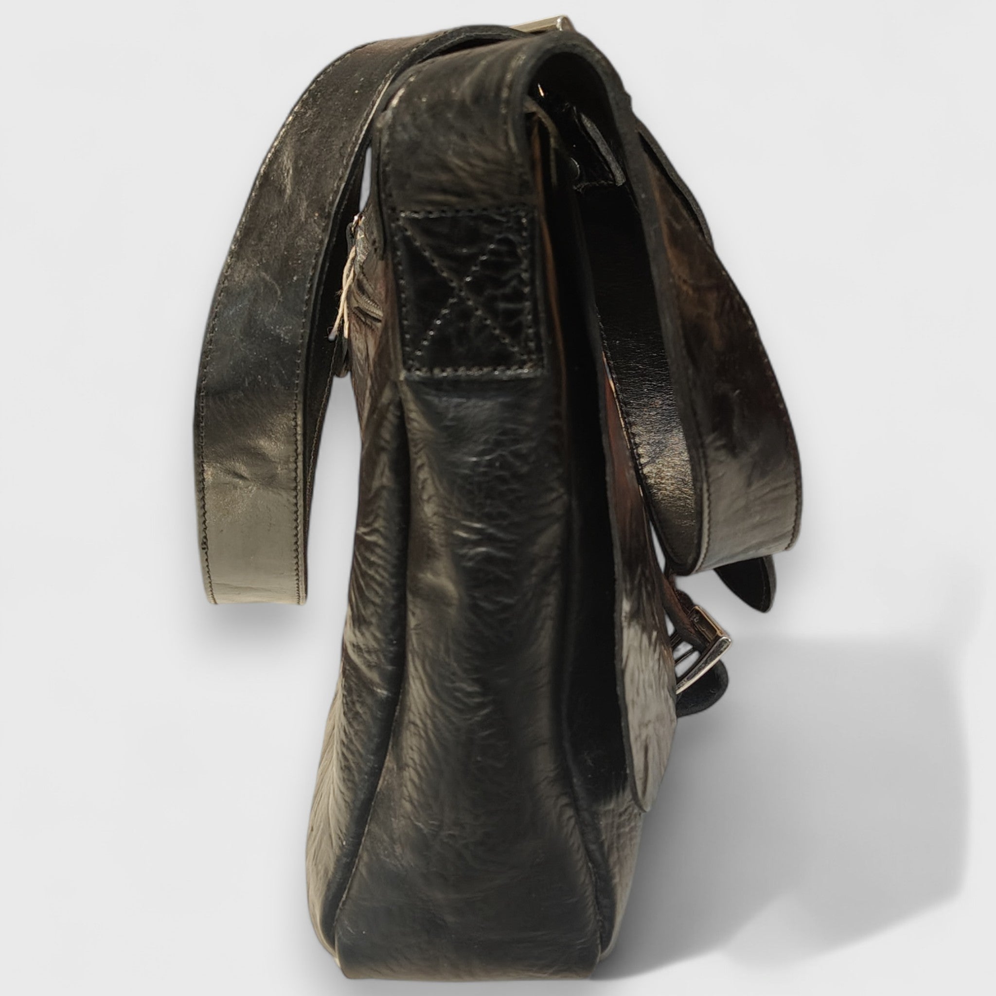 Pelletteria Pelle Nuda Milano, Artigianato Italiano, Vera pelle, Negozio borse uomo donna, Luca nero