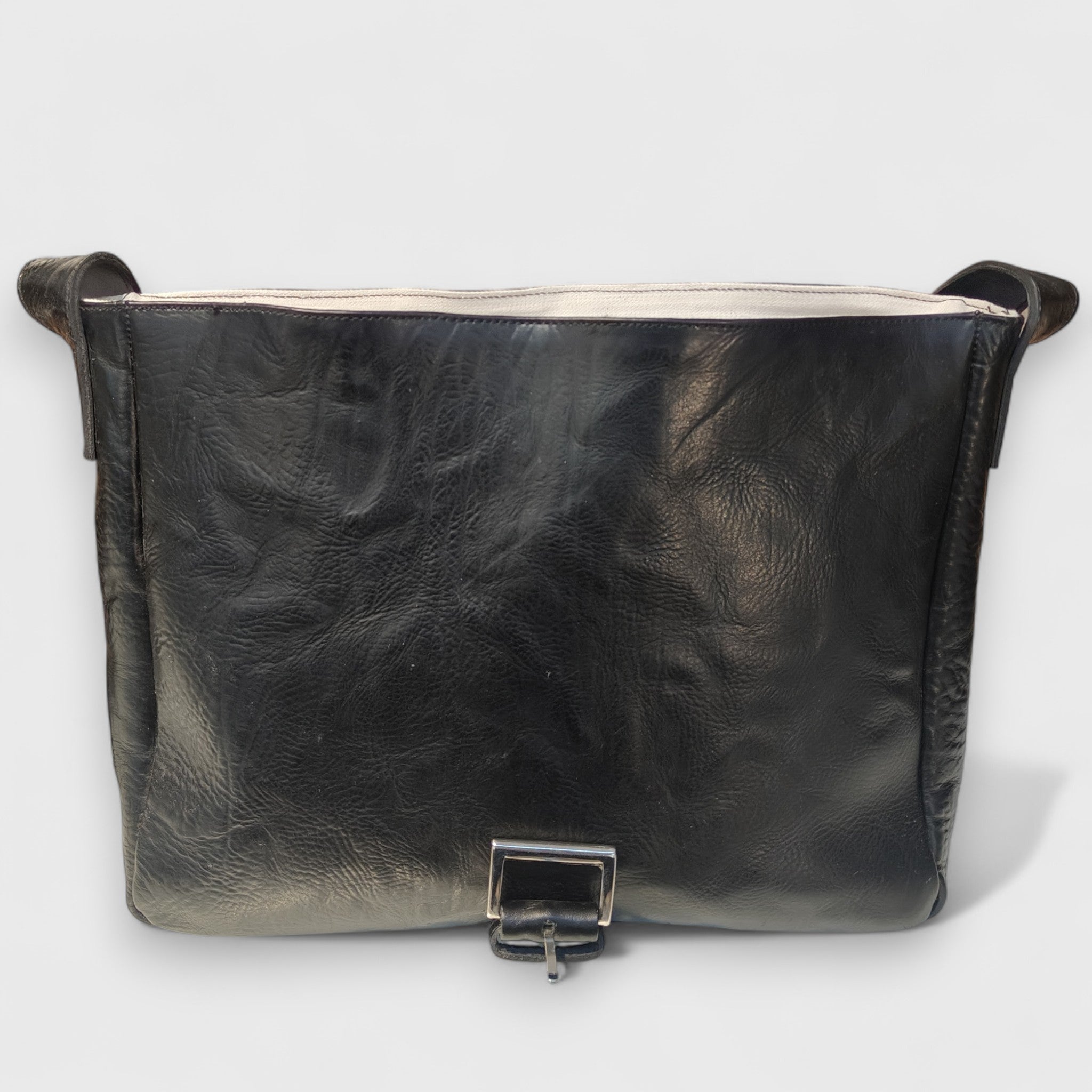 Pelletteria Pelle Nuda Milano, Artigianato Italiano, Vera pelle, Negozio borse uomo donna, Luca nero