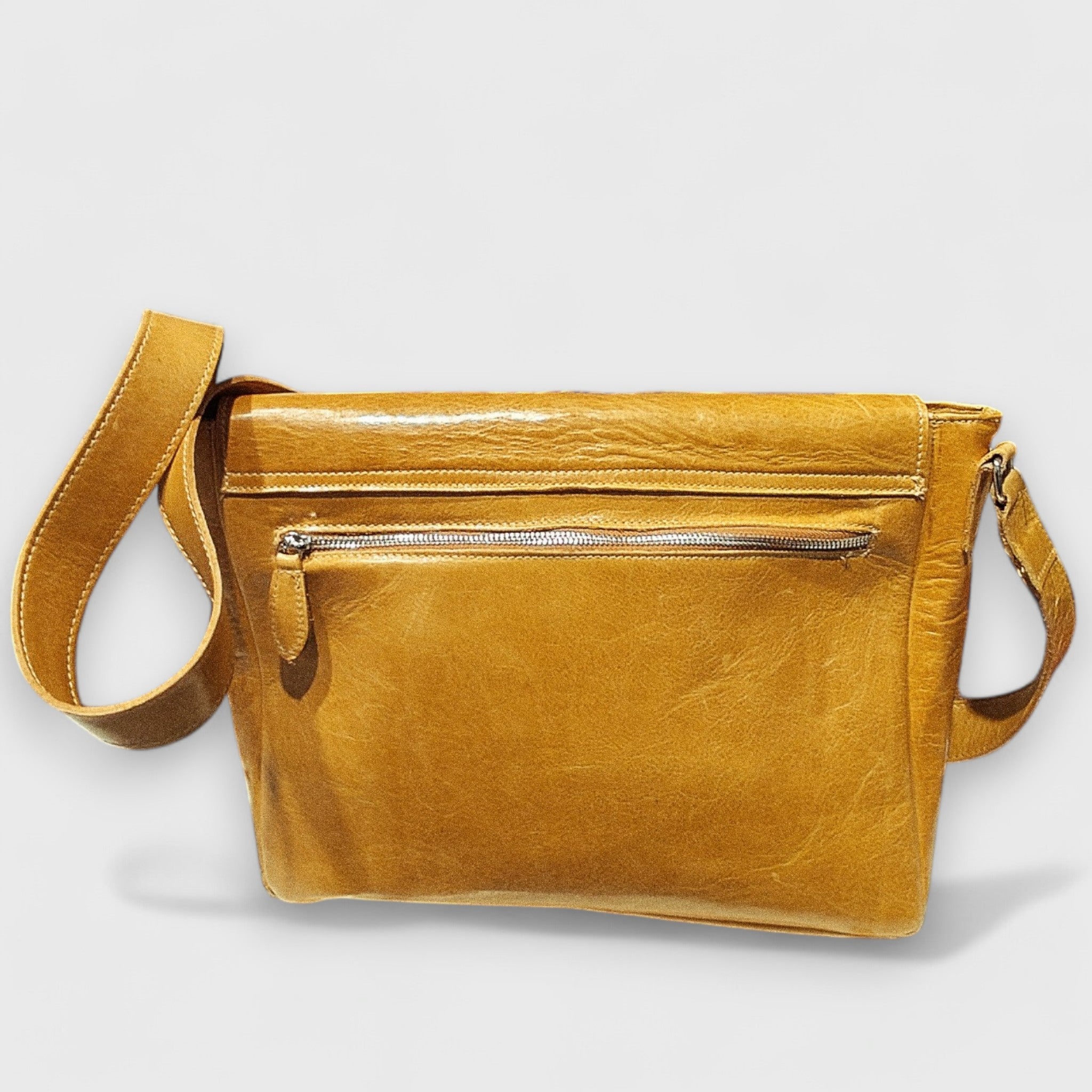 Pelletteria Pelle Nuda Milano, Artigianato Italiano, Vera pelle, Negozio borse donna, Maestro giallo ocra