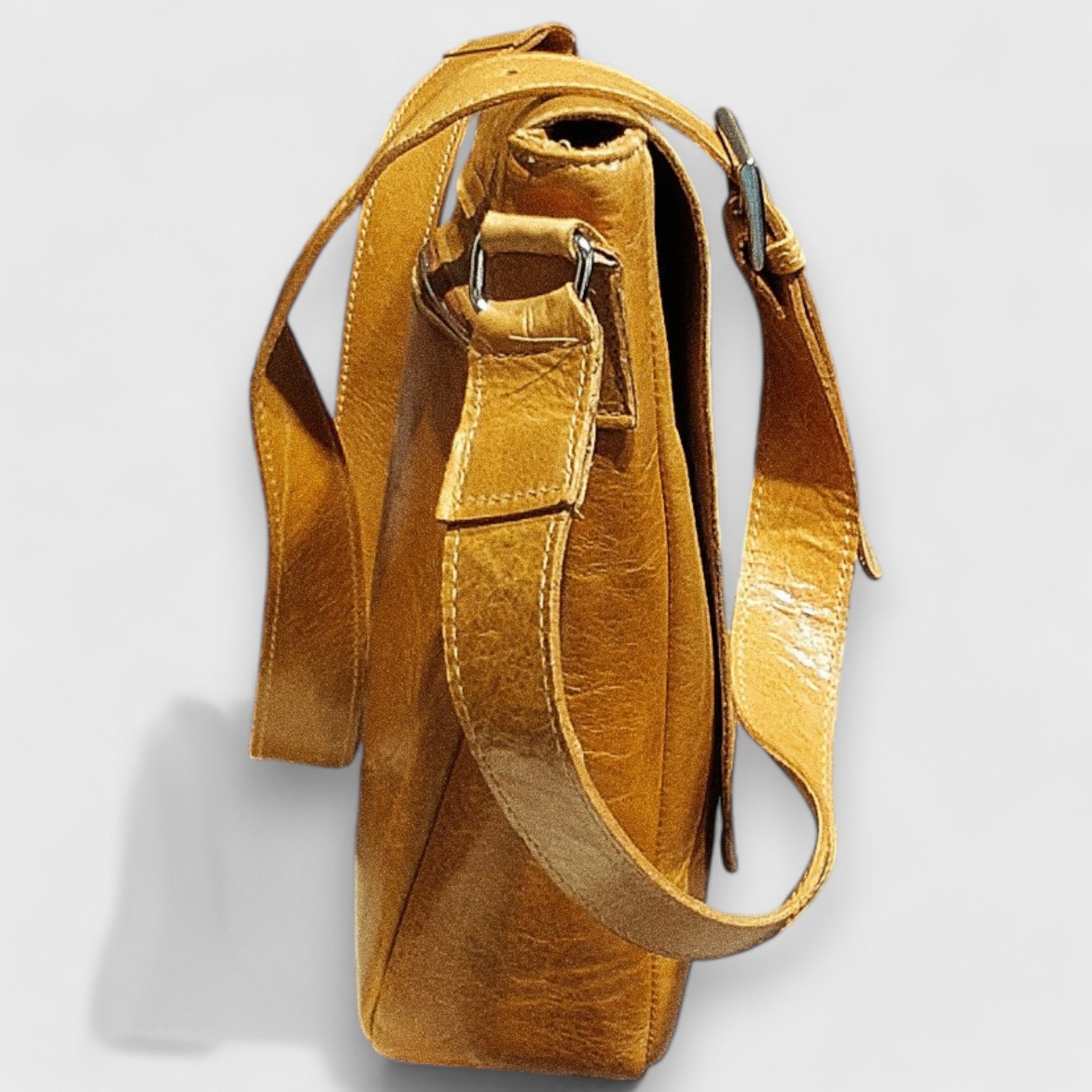 Pelletteria Pelle Nuda Milano, Artigianato Italiano, Vera pelle, Negozio borse donna, Maestro giallo ocra