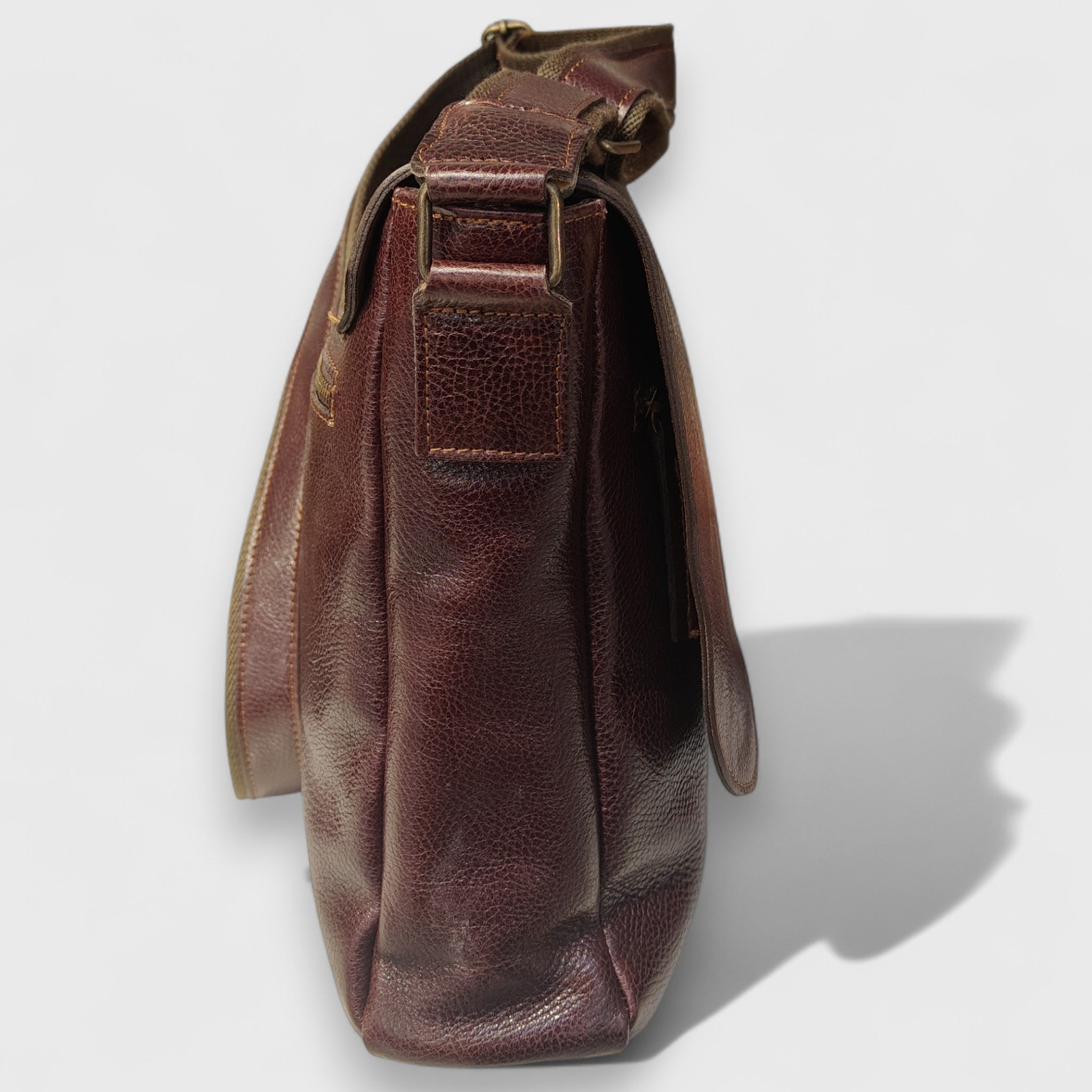 Pelle Nuda Milano, Artigianato Italiano, Vera Pelle, Negozio borse uomo donna, Maestro marrone