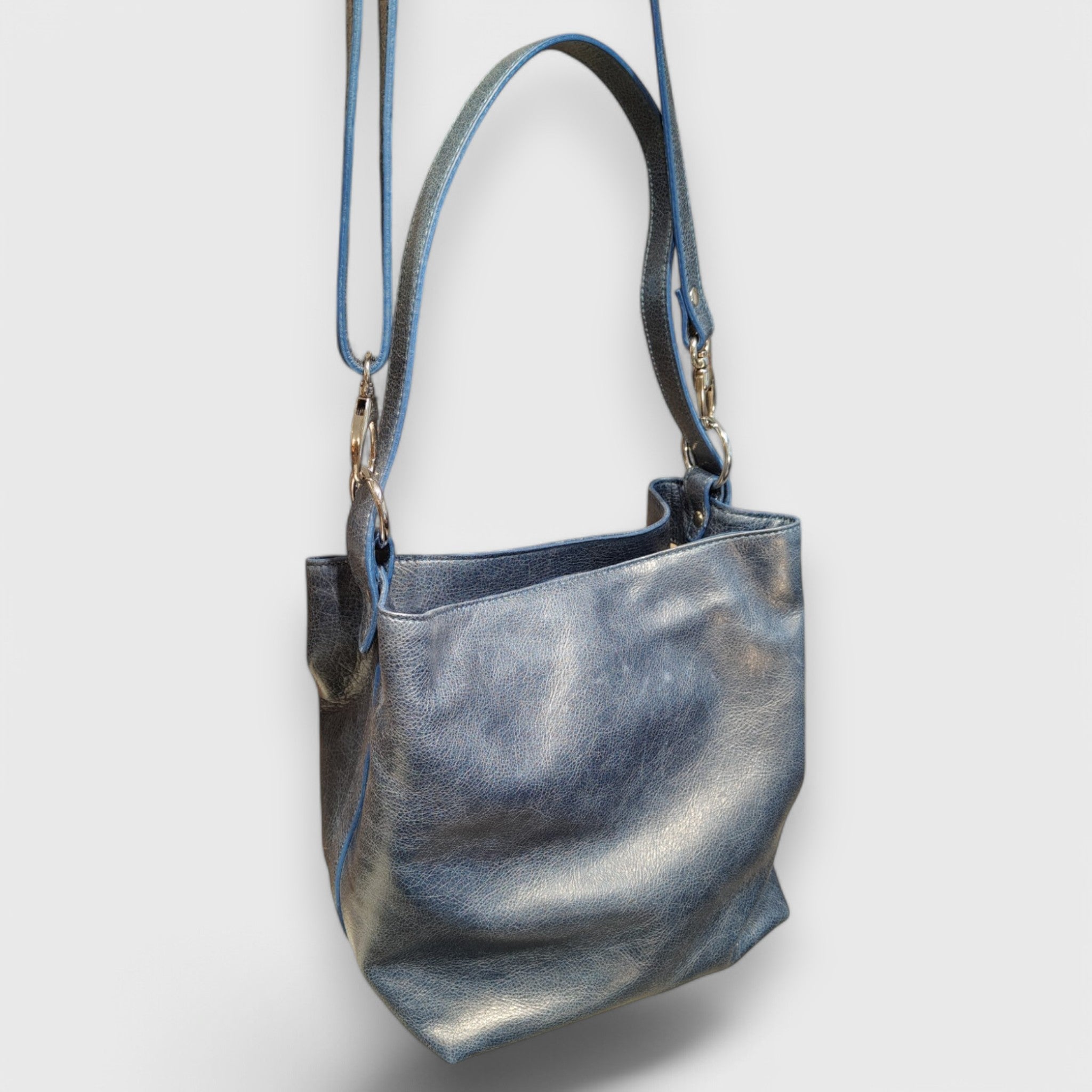 Pelletteria Pelle Nuda Milano, Vera pelle, Negozio borsa donna, artigianato italiano, Matilde blu