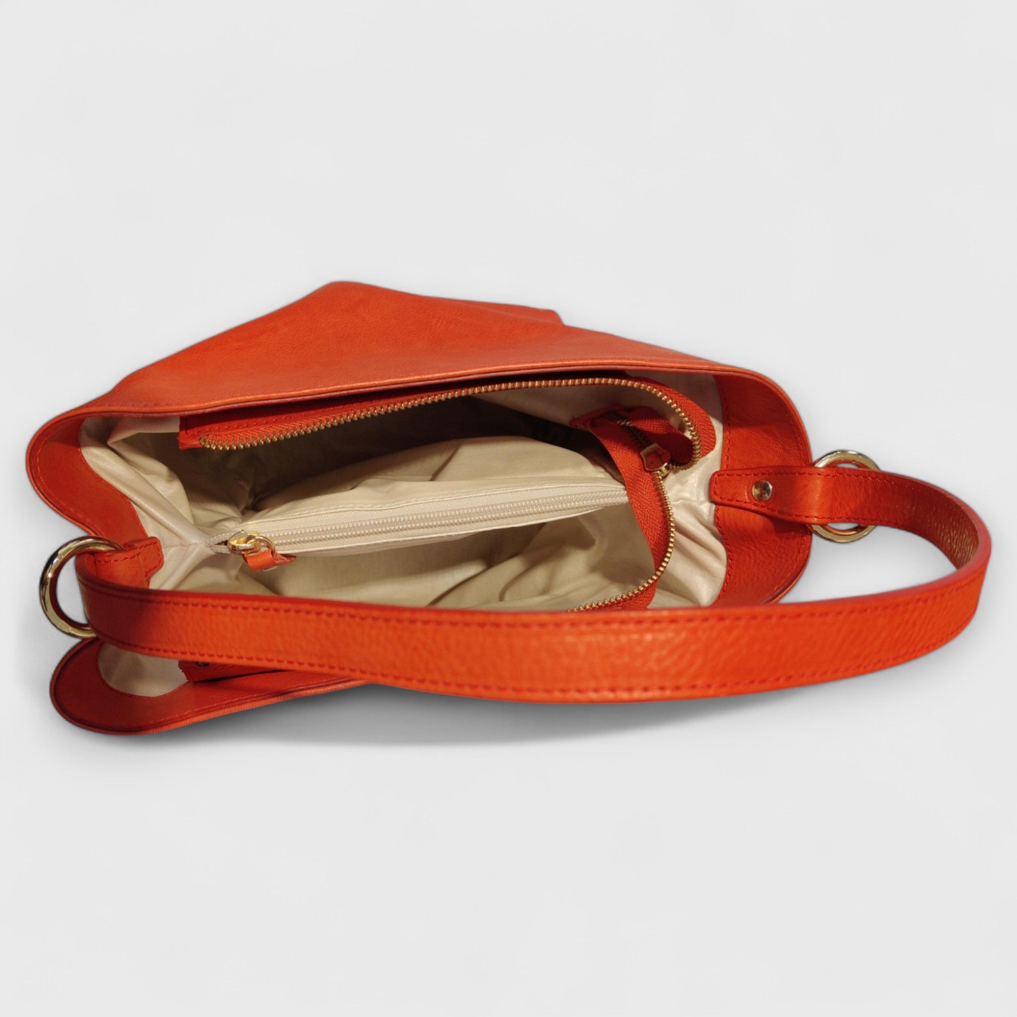 Pelletteria Pelle Nuda Milano, Artigianato italiano, Vera Pelle, Negozio borse donna, Matilde corallo