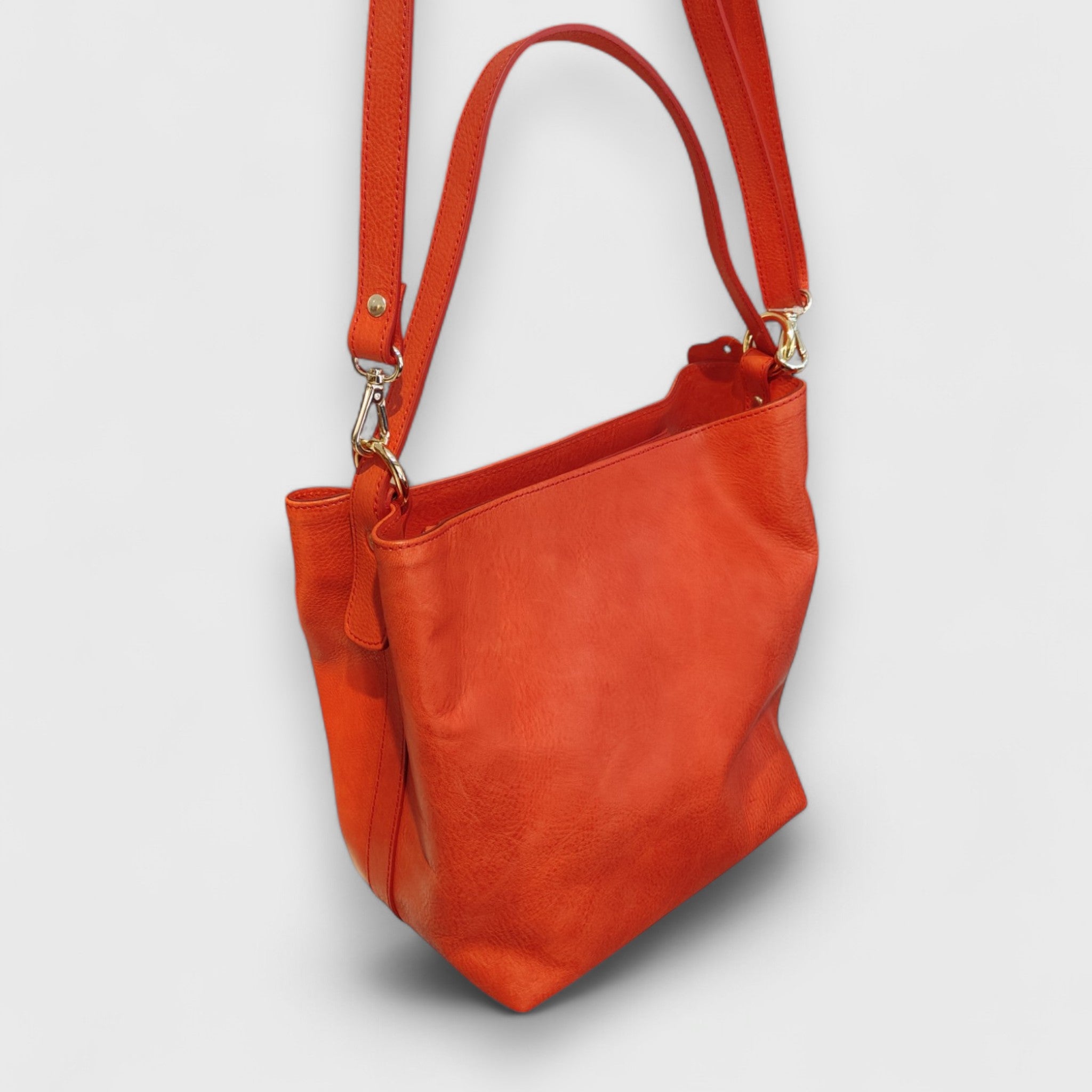 Pelletteria Pelle Nuda Milano, Artigianato italiano, Vera Pelle, Negozio borse donna, Matilde corallo