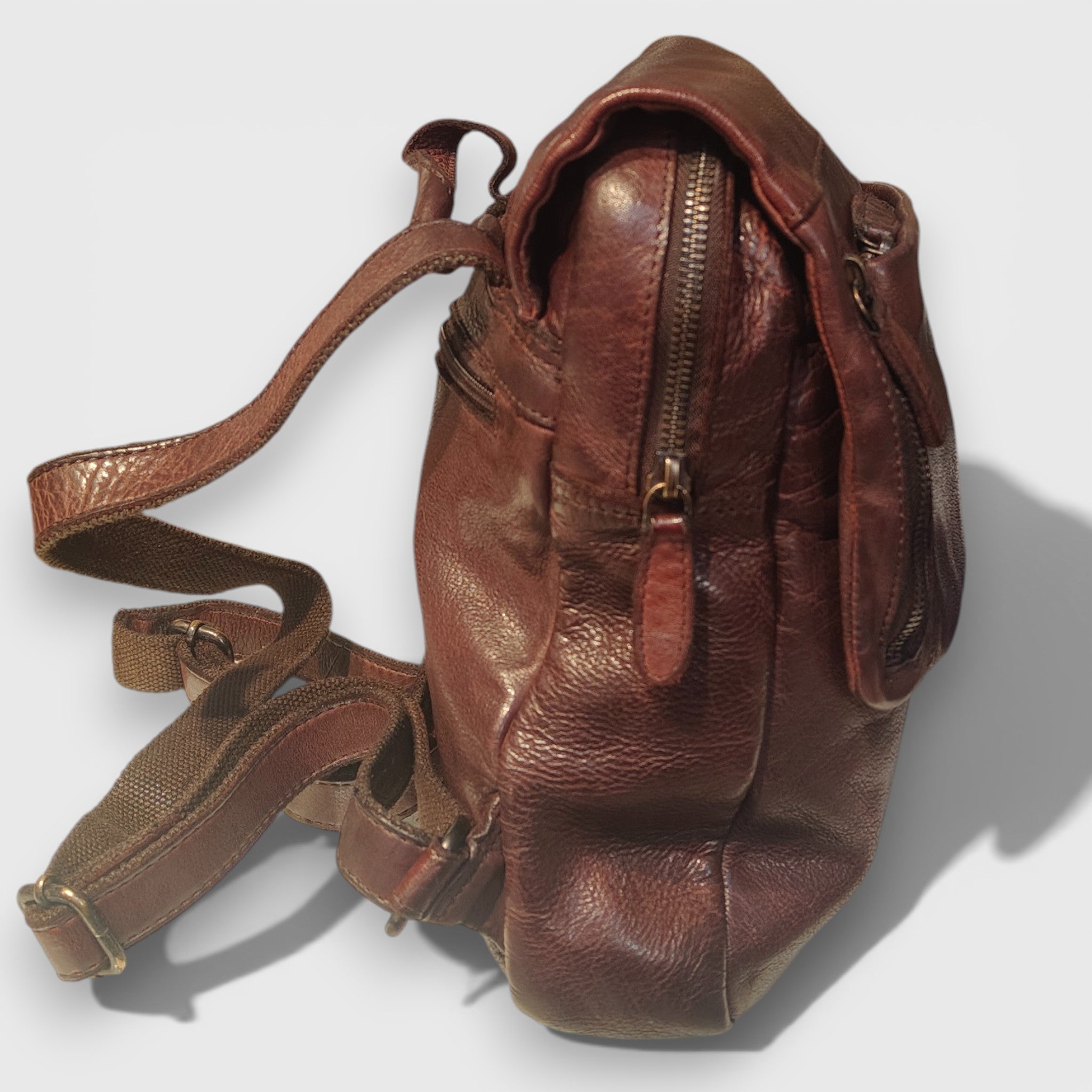 Pelletteria Pelle Nuda Milano, Artigianato Italiano, Vera pelle, Negozio borse donna, Mini zaino marrone