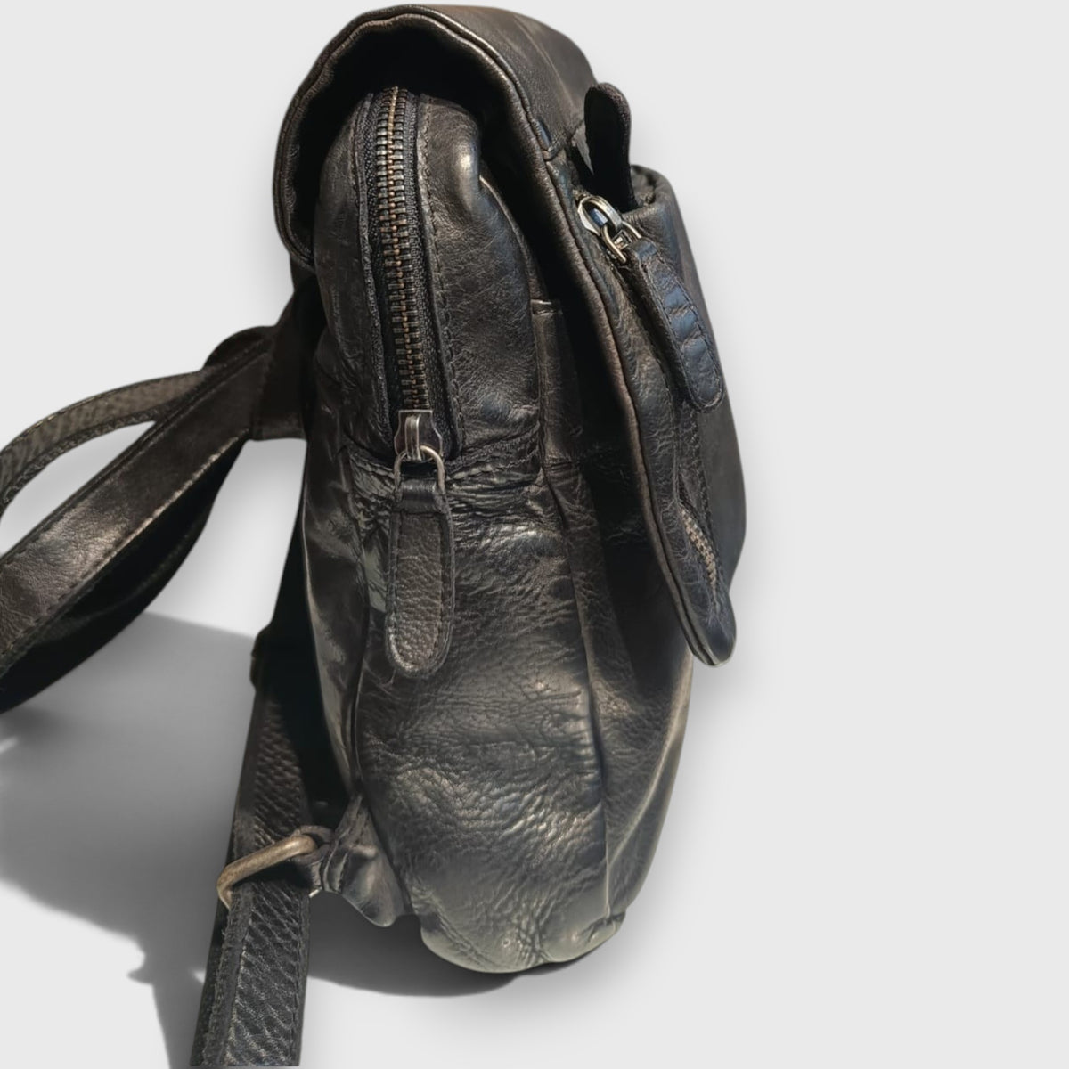 Pelletteria Pelle Nuda Milano, Vera pelle Italiana, Negozio borse donna, Zaino mini nero